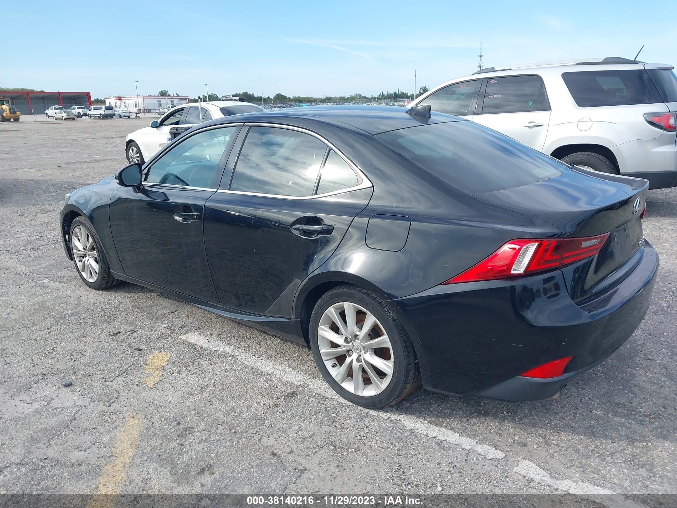 Photo 2 VIN: JTHBF1D21E5028679 - LEXUS IS 