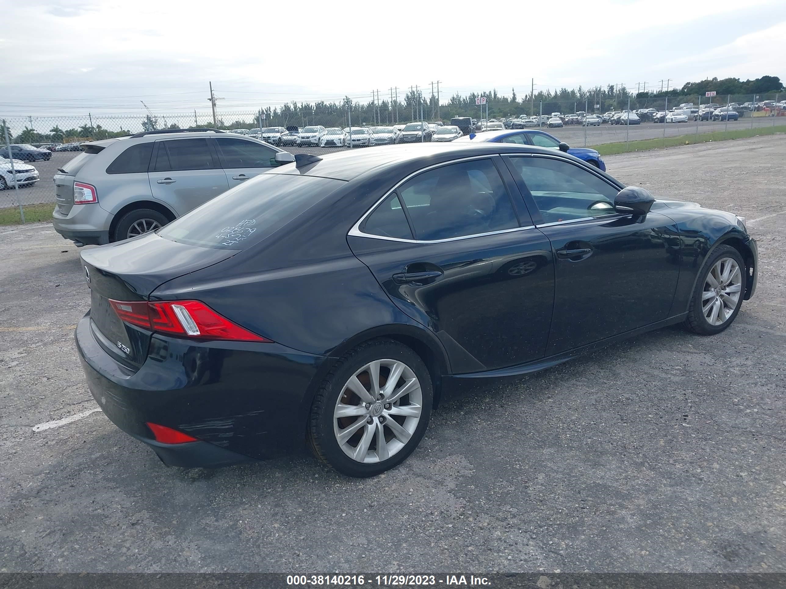 Photo 3 VIN: JTHBF1D21E5028679 - LEXUS IS 