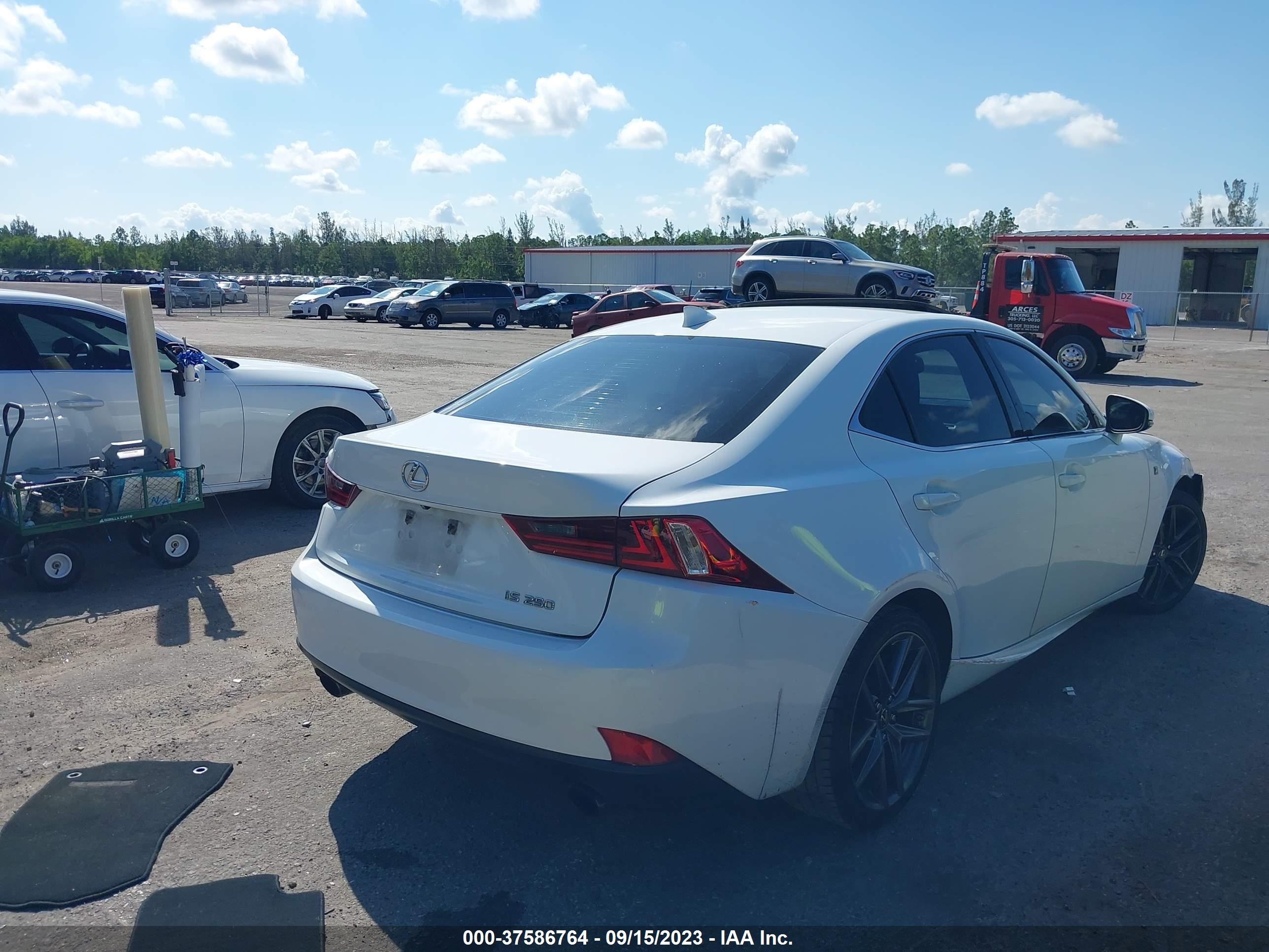 Photo 3 VIN: JTHBF1D24E5039241 - LEXUS IS 