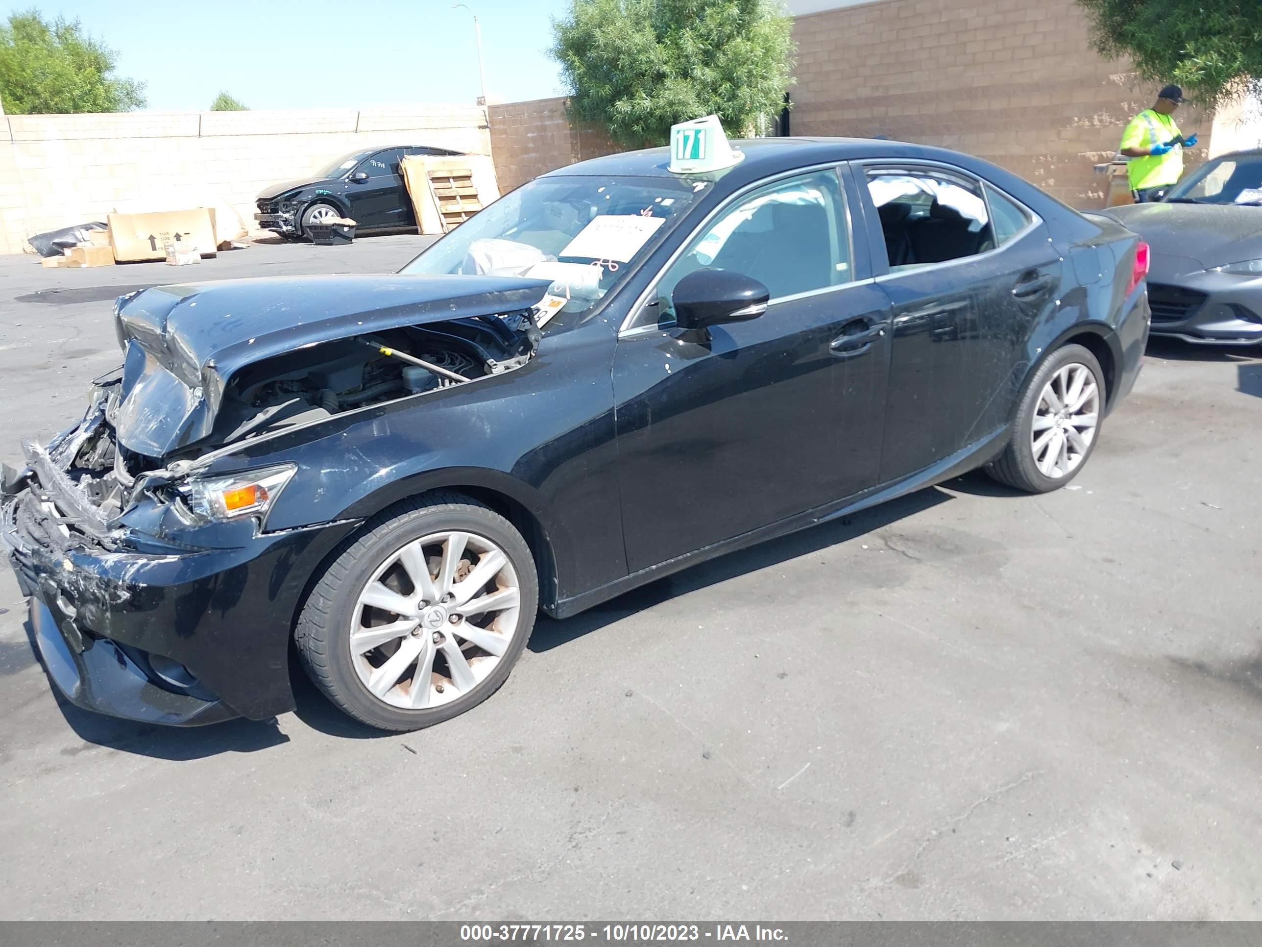 Photo 1 VIN: JTHBF1D2XF5059298 - LEXUS IS 