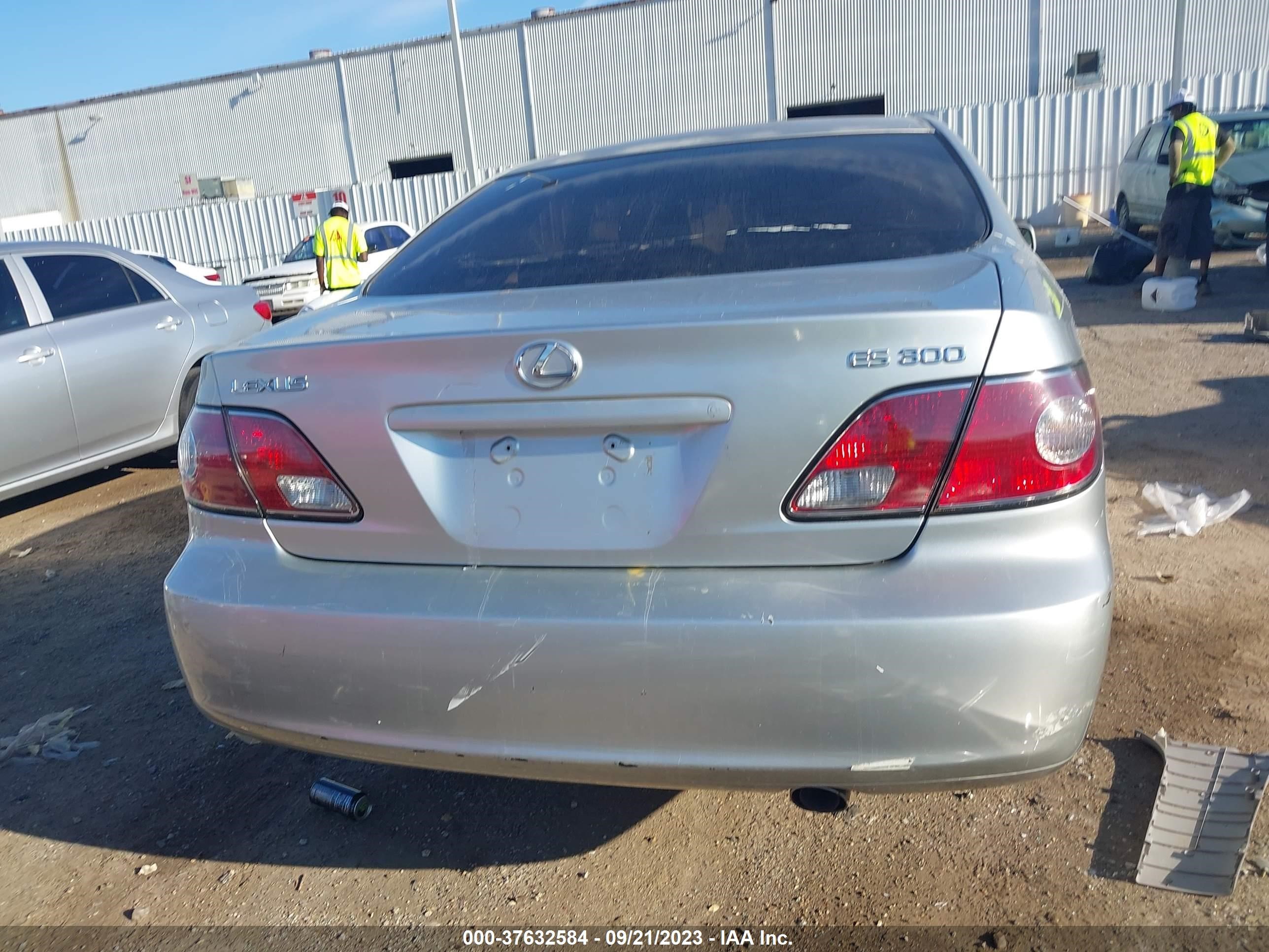 Photo 16 VIN: JTHBF30G120043124 - LEXUS ES 