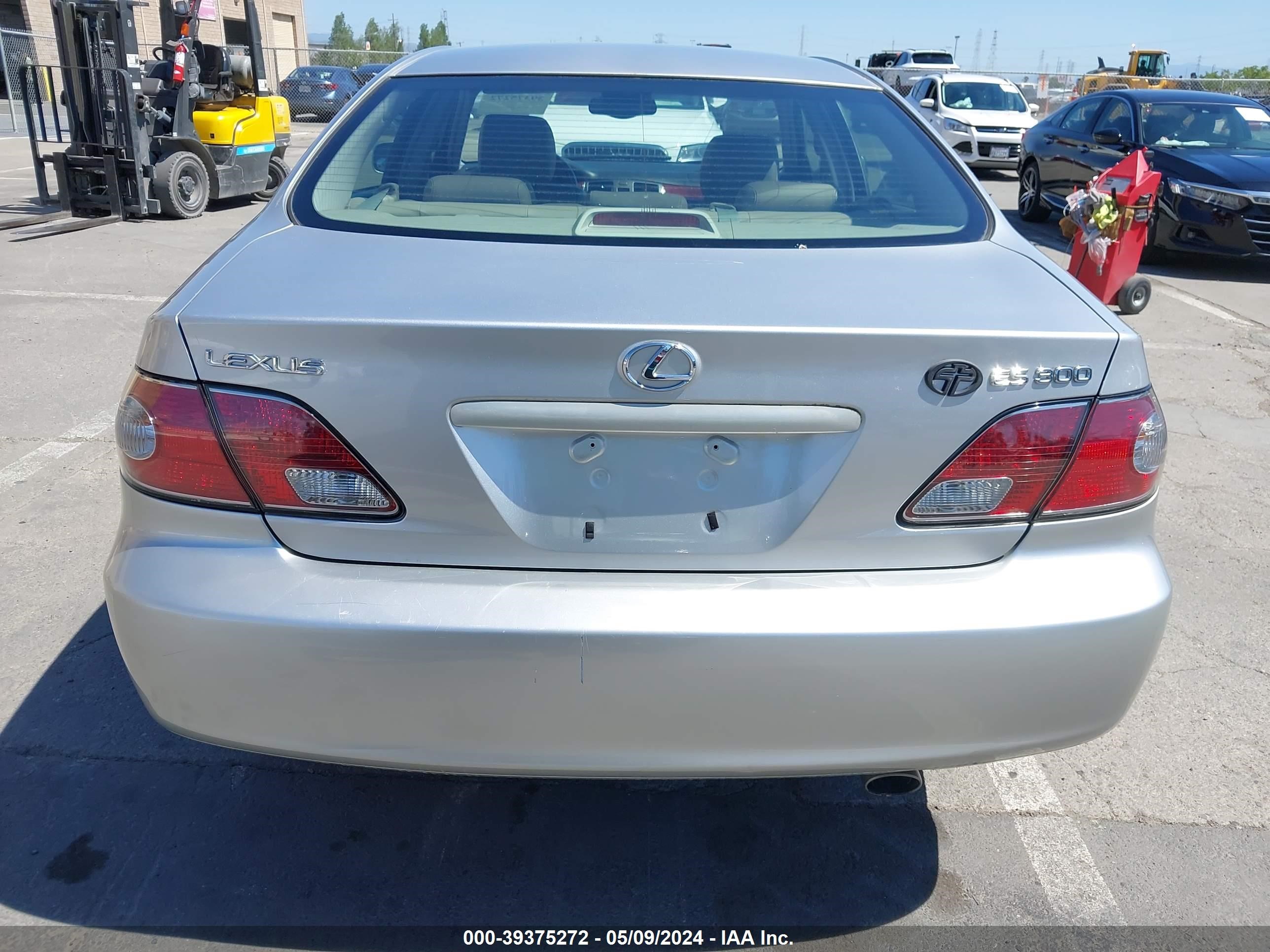 Photo 15 VIN: JTHBF30G130138459 - LEXUS ES 