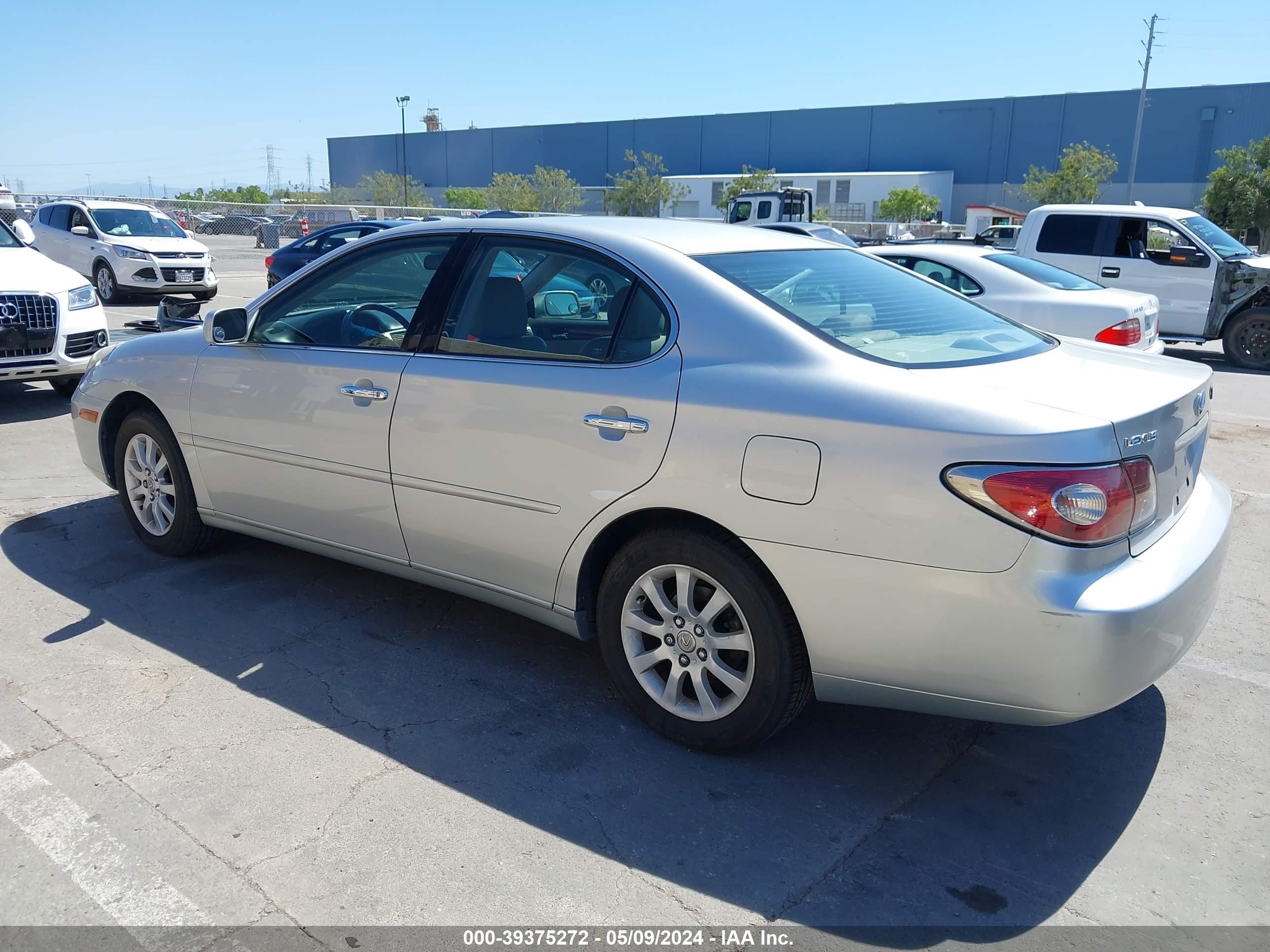 Photo 2 VIN: JTHBF30G130138459 - LEXUS ES 