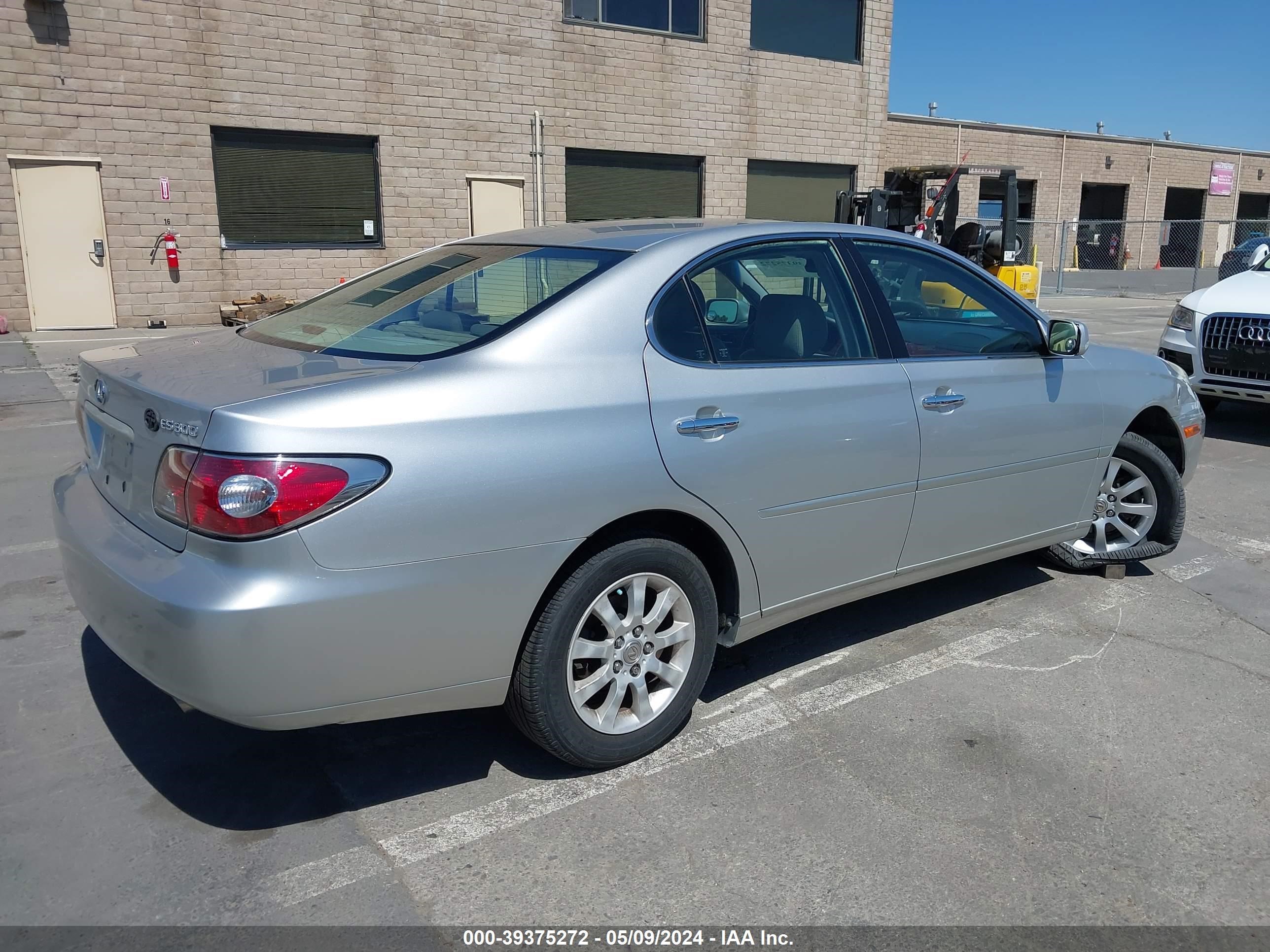 Photo 3 VIN: JTHBF30G130138459 - LEXUS ES 