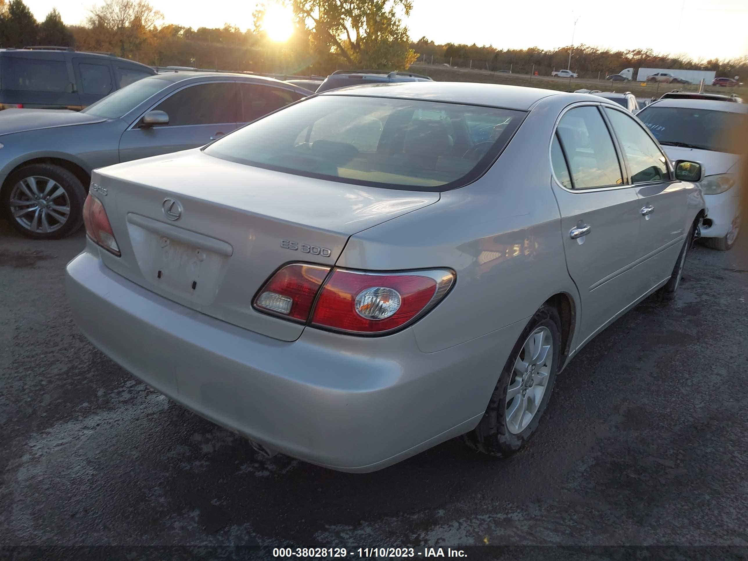 Photo 3 VIN: JTHBF30G320016166 - LEXUS ES 