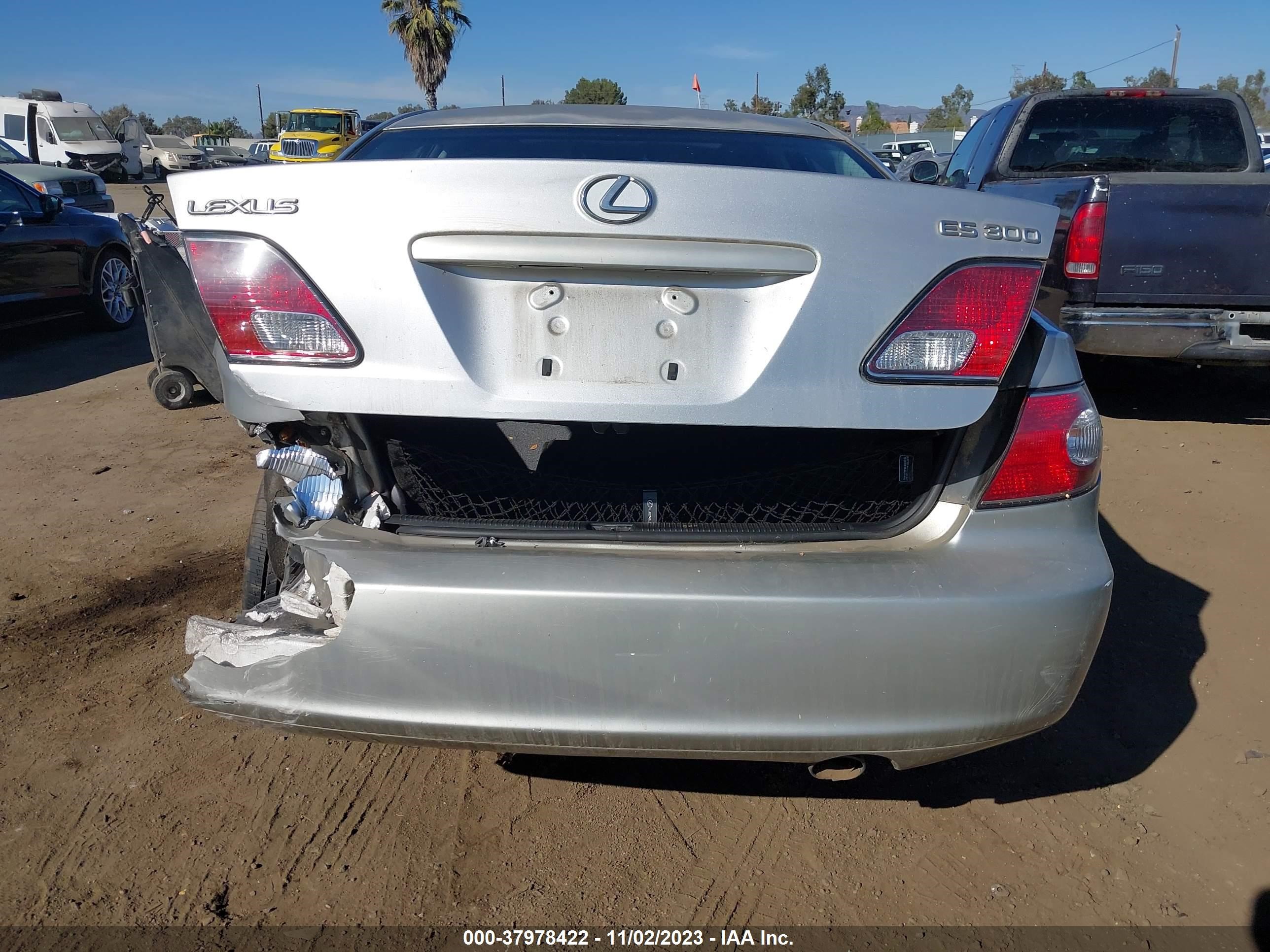 Photo 16 VIN: JTHBF30G420021599 - LEXUS ES 