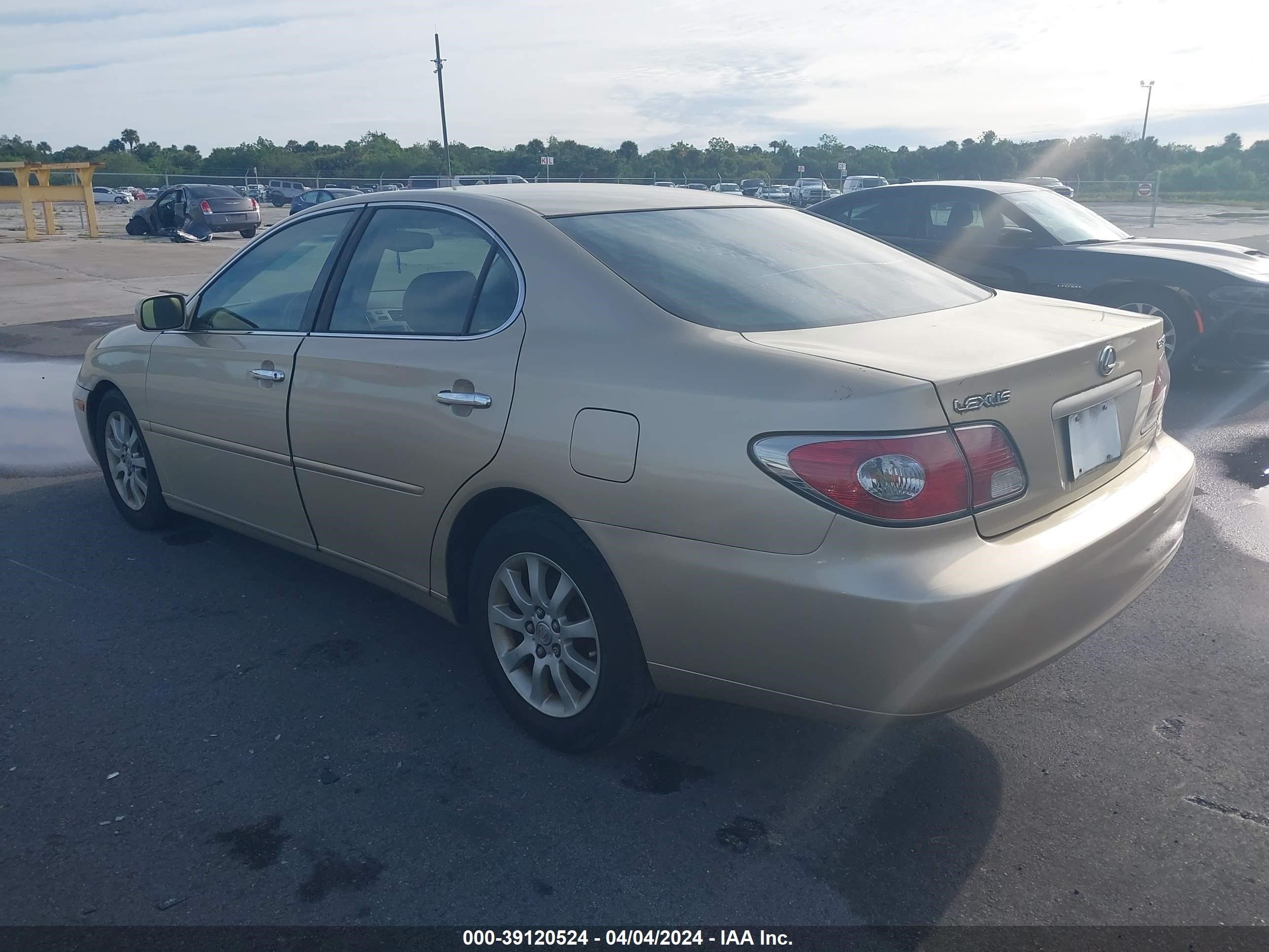 Photo 2 VIN: JTHBF30G520056183 - LEXUS ES 