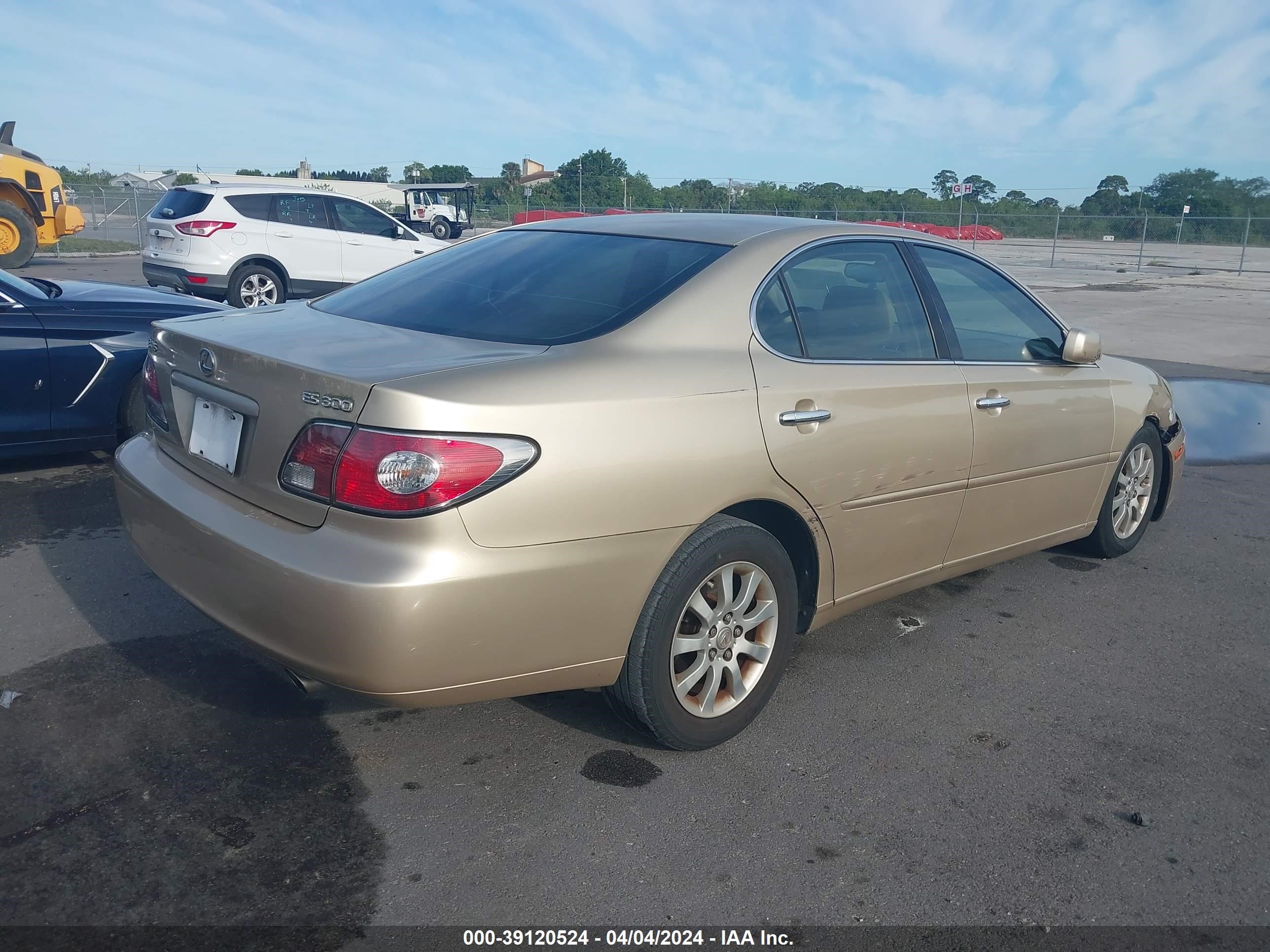 Photo 3 VIN: JTHBF30G520056183 - LEXUS ES 