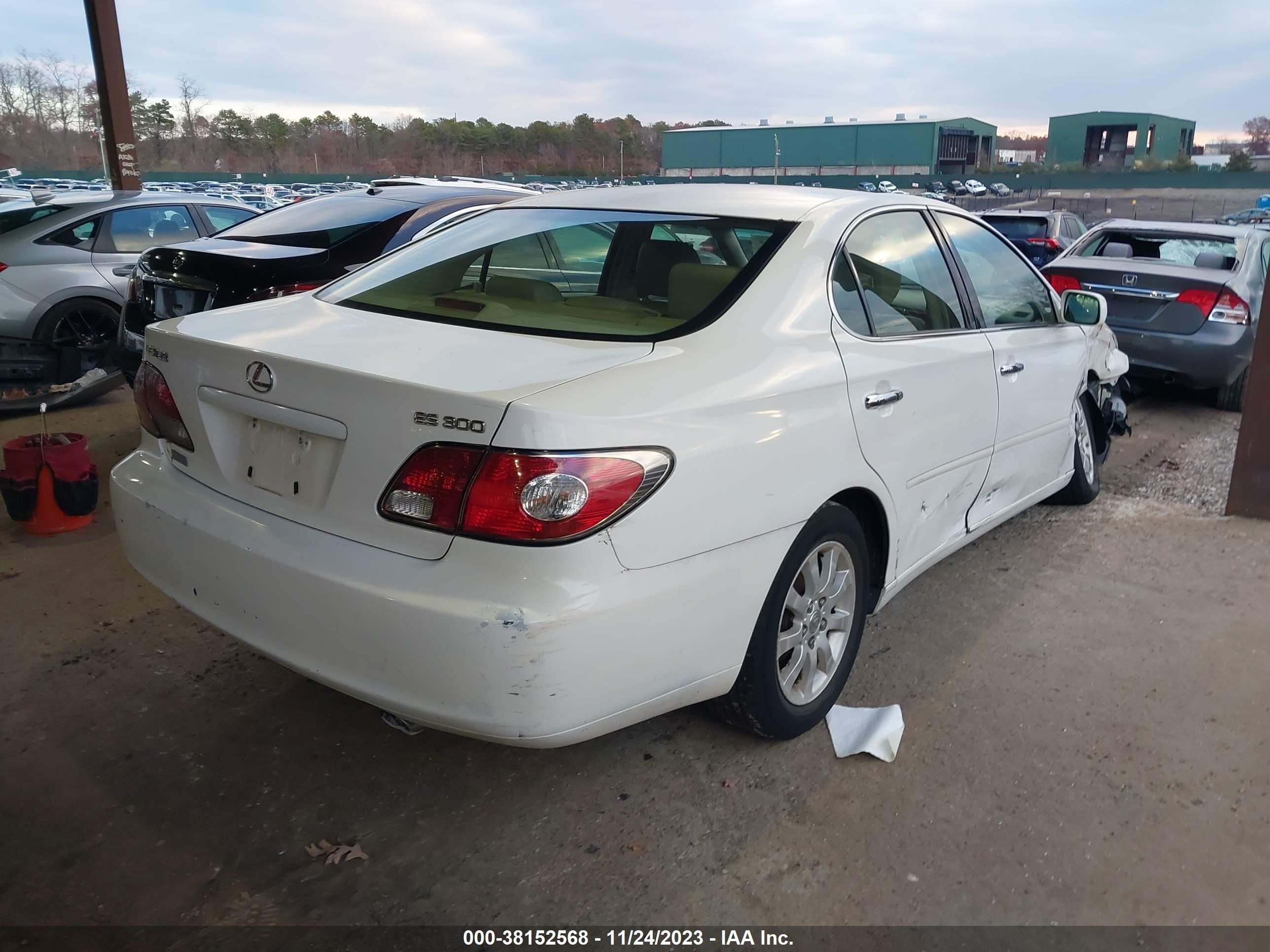 Photo 3 VIN: JTHBF30G520086767 - LEXUS ES 