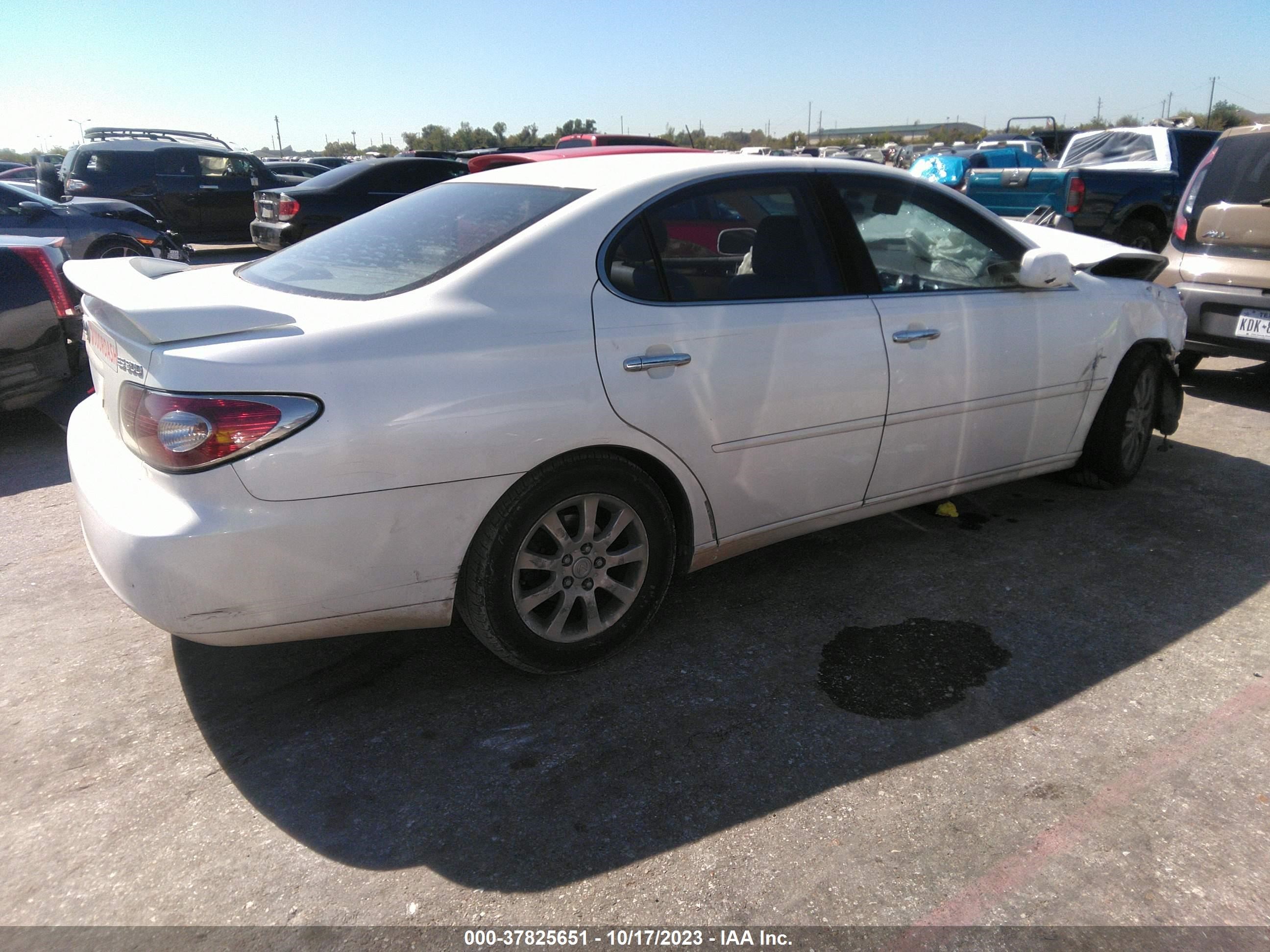 Photo 3 VIN: JTHBF30G530126699 - LEXUS ES 