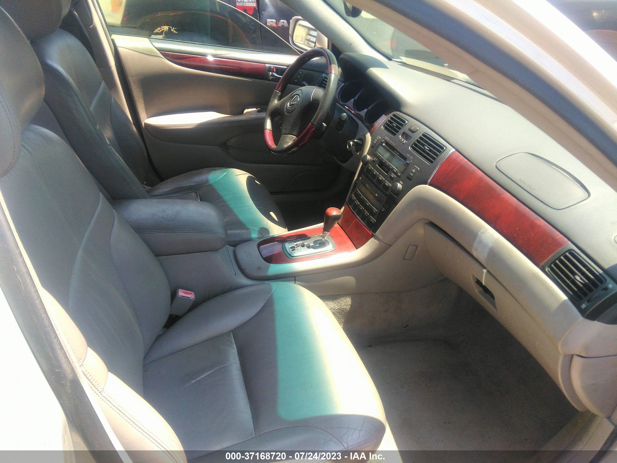 Photo 4 VIN: JTHBF30G530134561 - LEXUS ES 