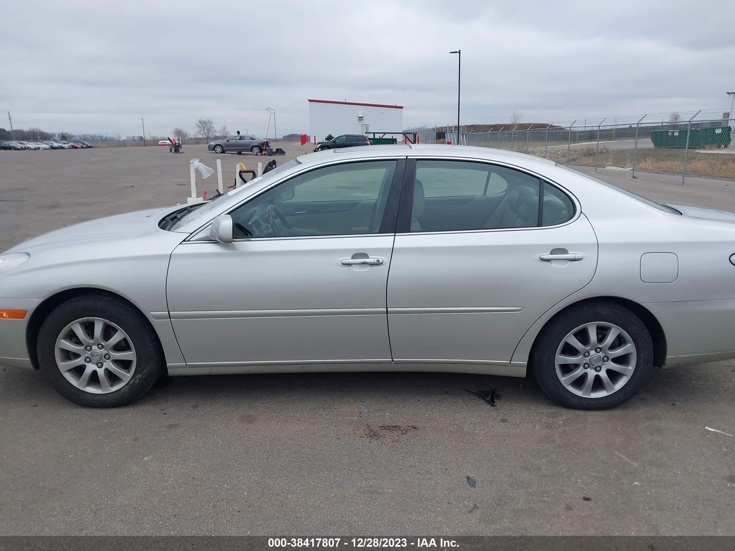 Photo 13 VIN: JTHBF30G630143592 - LEXUS ES 