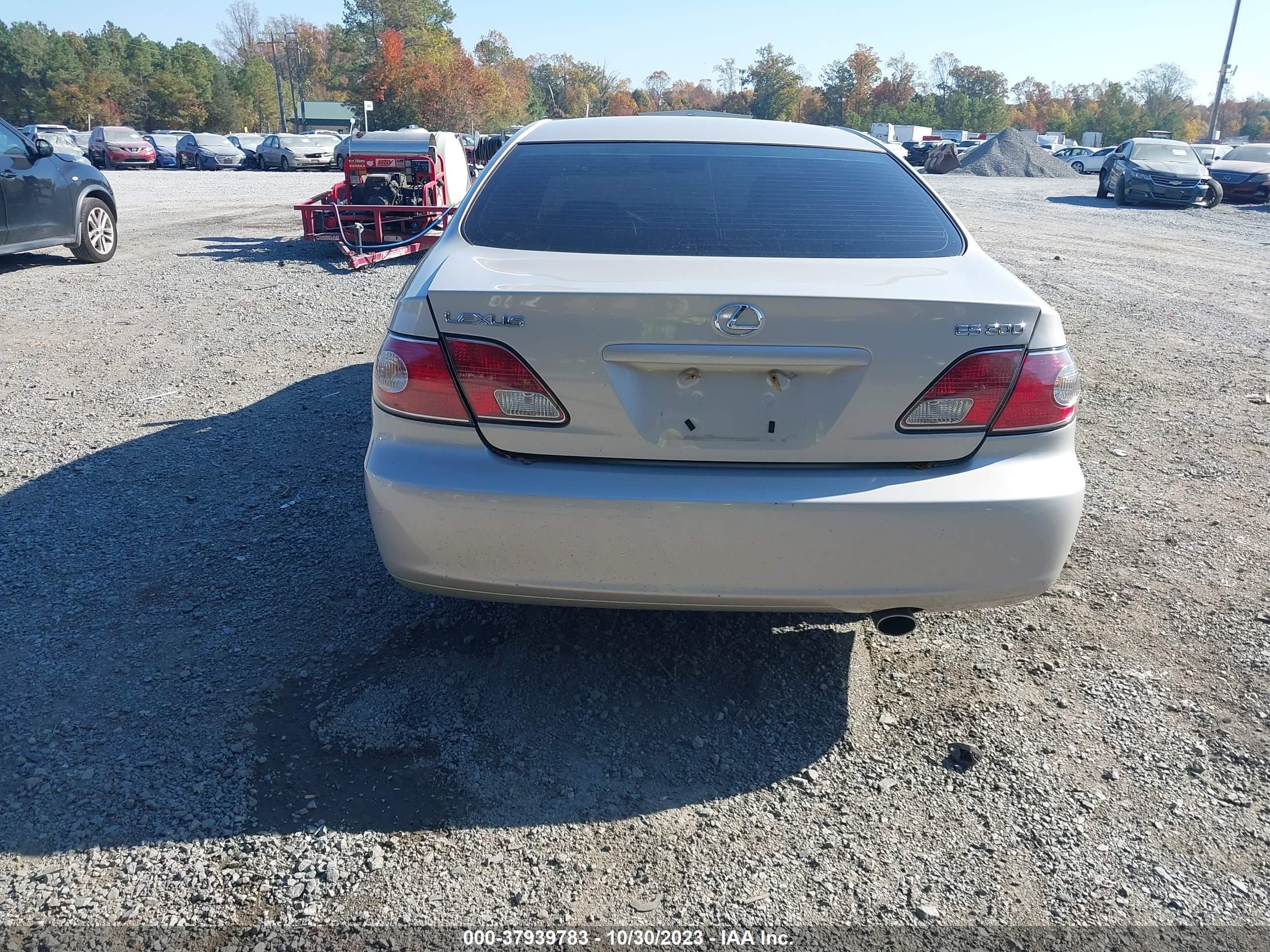 Photo 15 VIN: JTHBF30G720033231 - LEXUS ES 