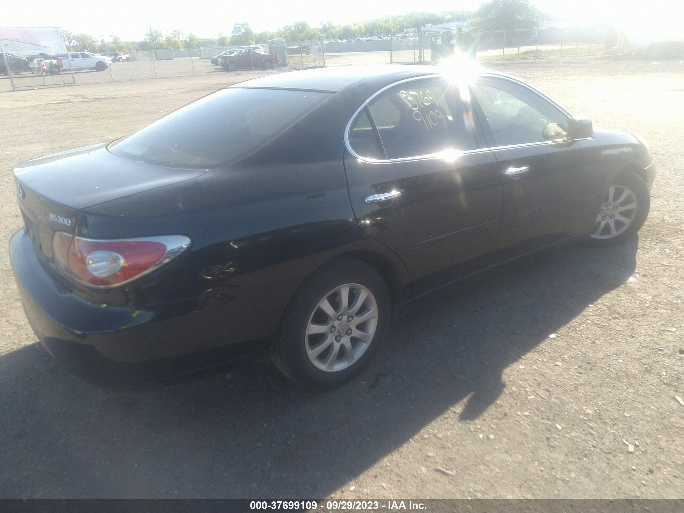 Photo 3 VIN: JTHBF30G720046190 - LEXUS ES 