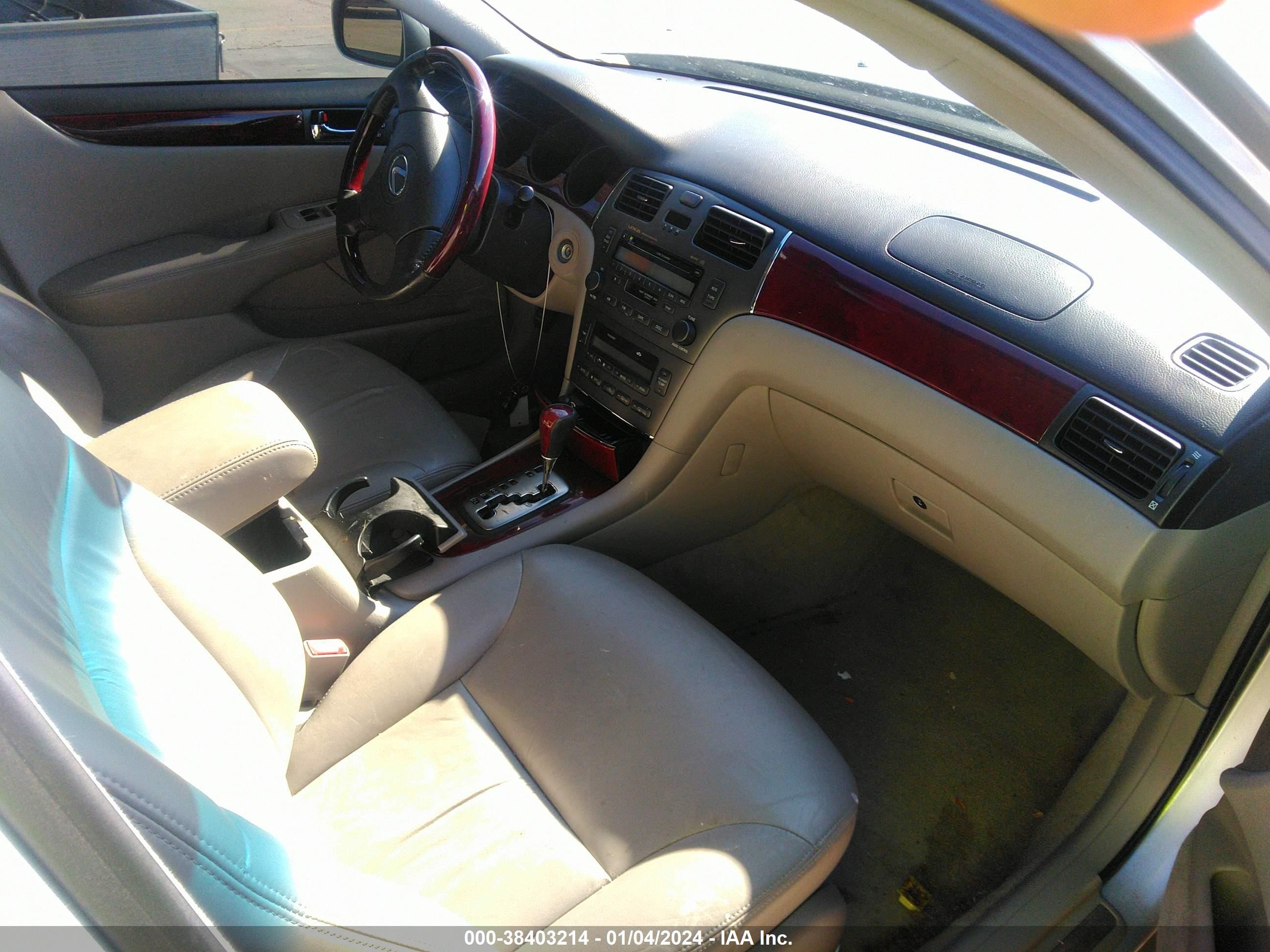 Photo 4 VIN: JTHBF30G720058212 - LEXUS ES 