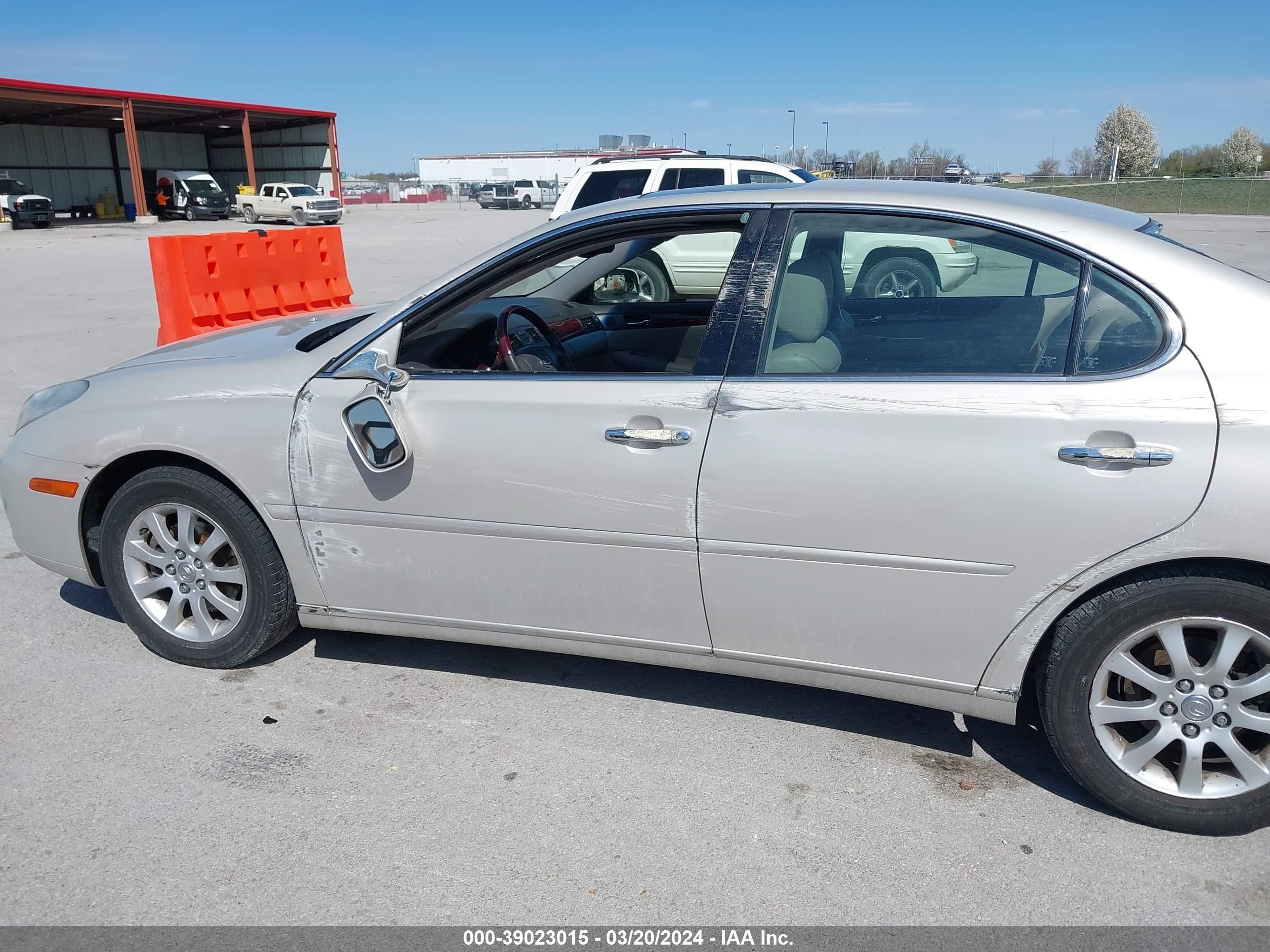 Photo 13 VIN: JTHBF30G730136876 - LEXUS ES 