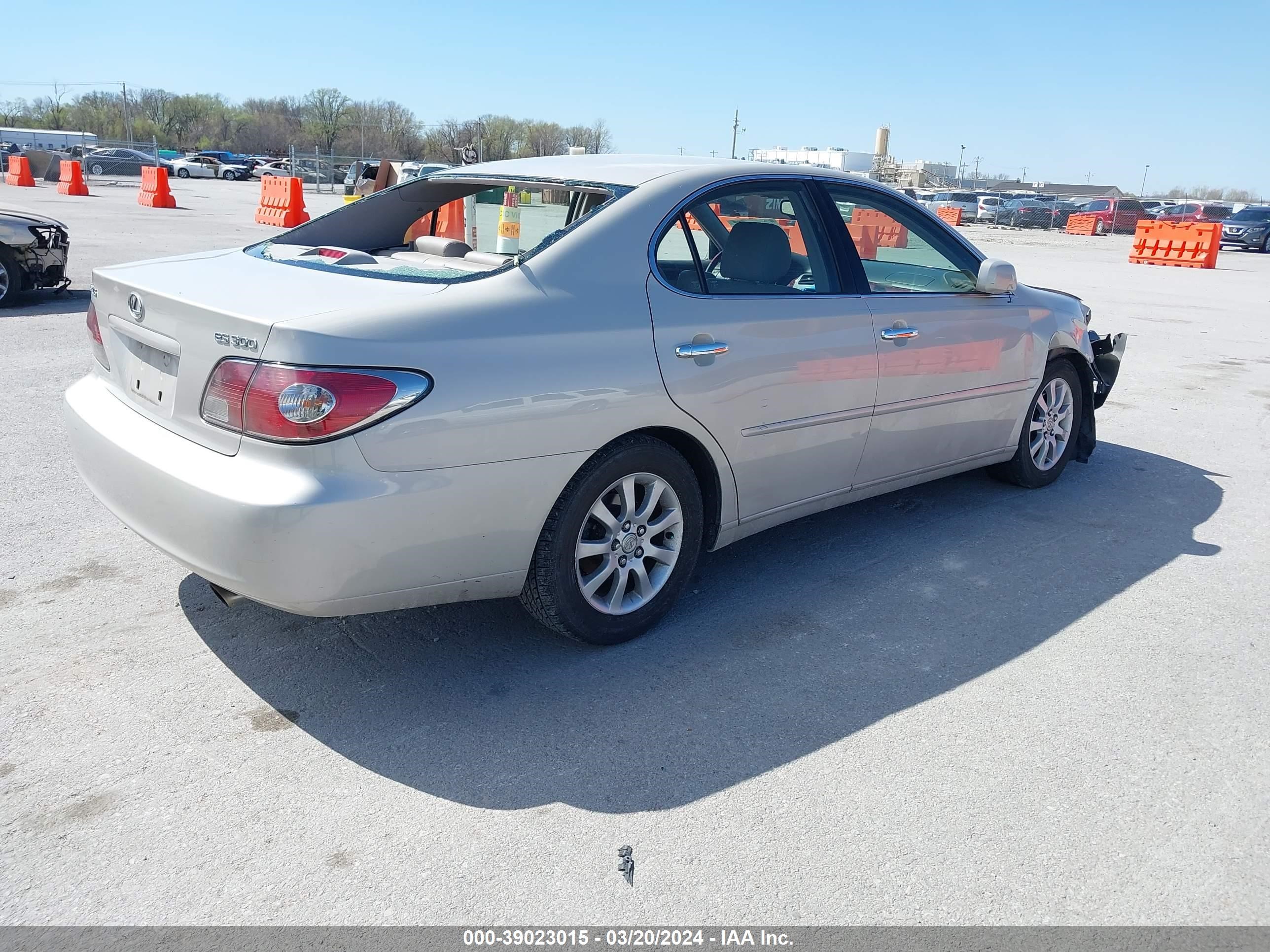 Photo 3 VIN: JTHBF30G730136876 - LEXUS ES 