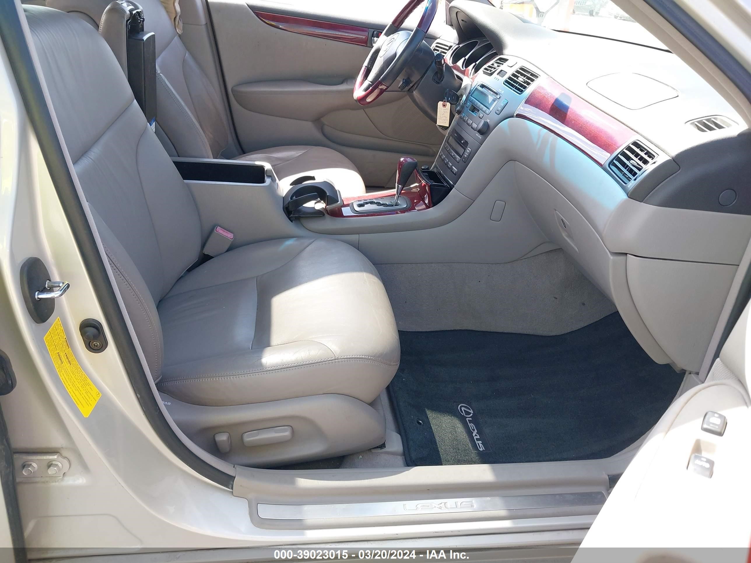 Photo 4 VIN: JTHBF30G730136876 - LEXUS ES 