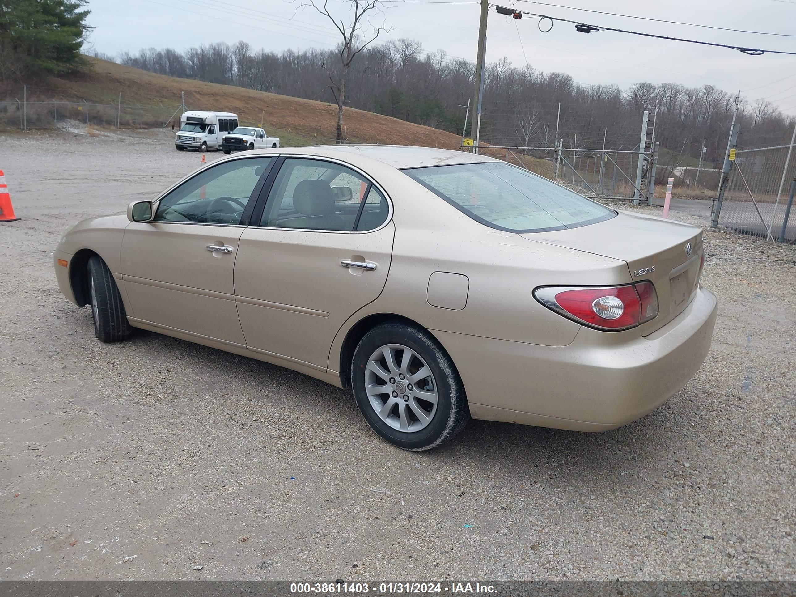 Photo 2 VIN: JTHBF30G820039684 - LEXUS ES 