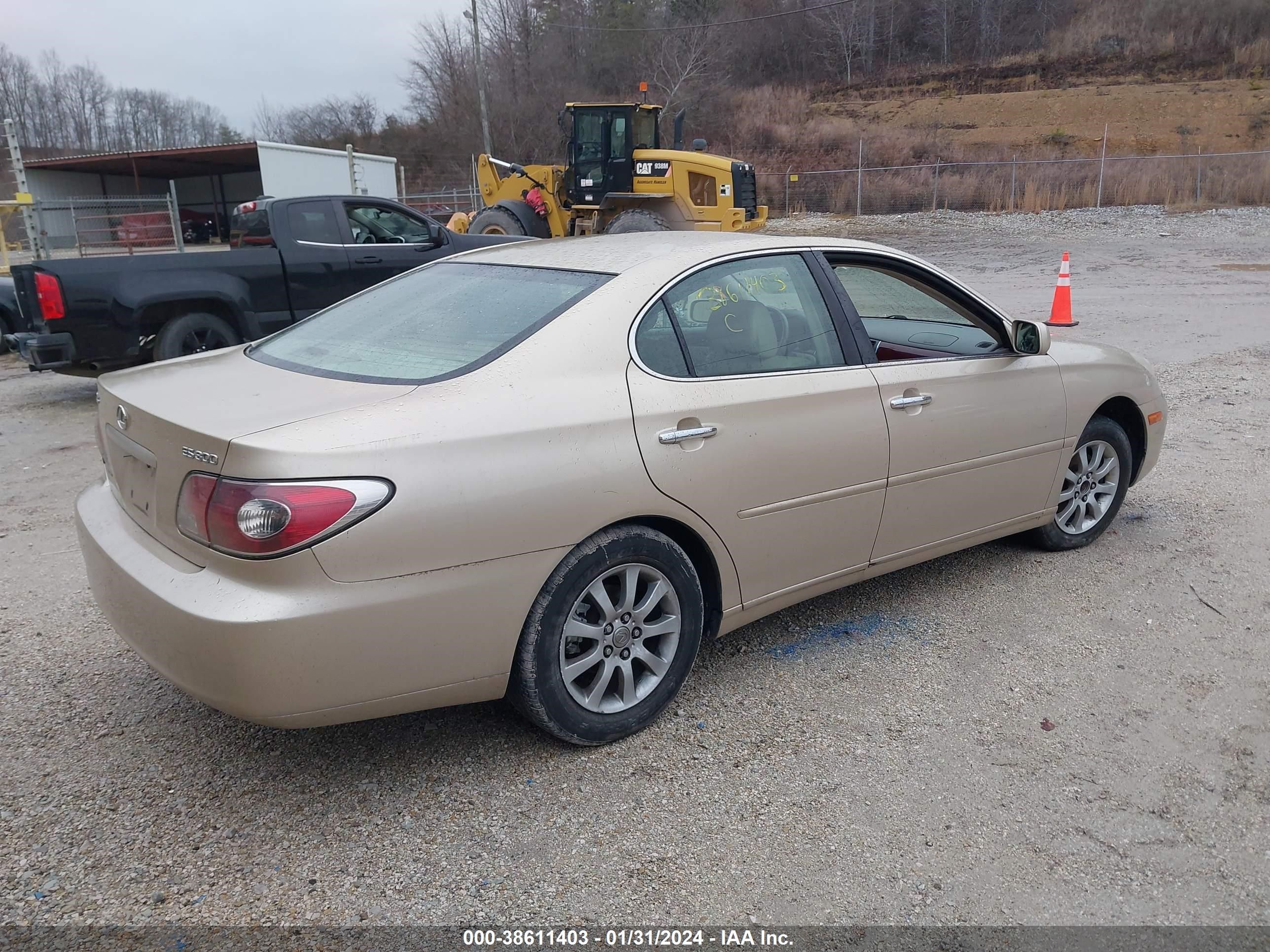 Photo 3 VIN: JTHBF30G820039684 - LEXUS ES 