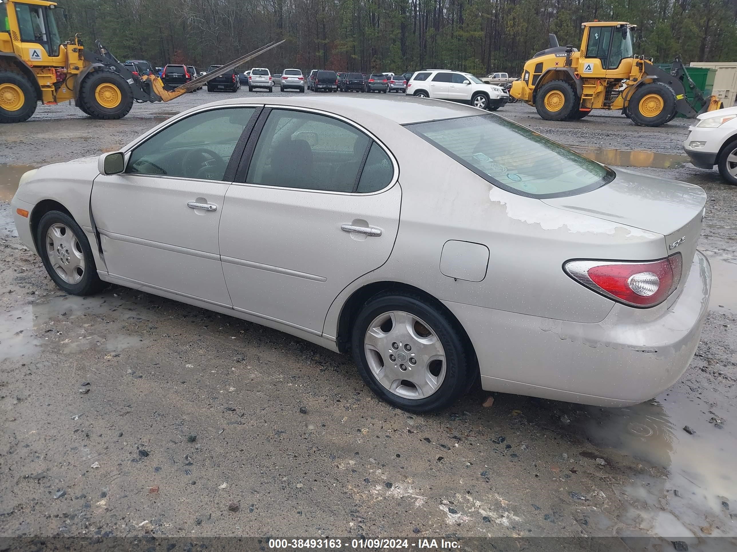 Photo 2 VIN: JTHBF30G820053696 - LEXUS ES 