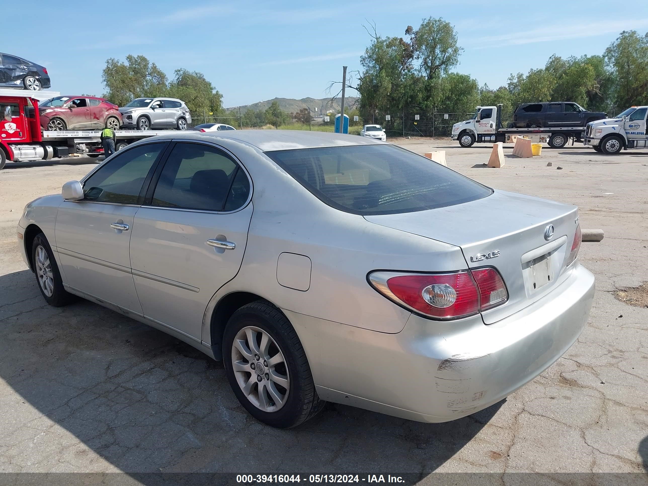 Photo 2 VIN: JTHBF30G820057361 - LEXUS ES 