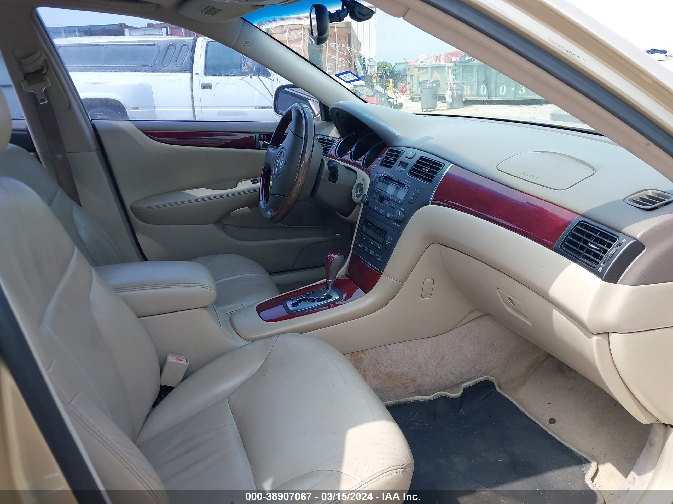 Photo 4 VIN: JTHBF30G820067677 - LEXUS ES 