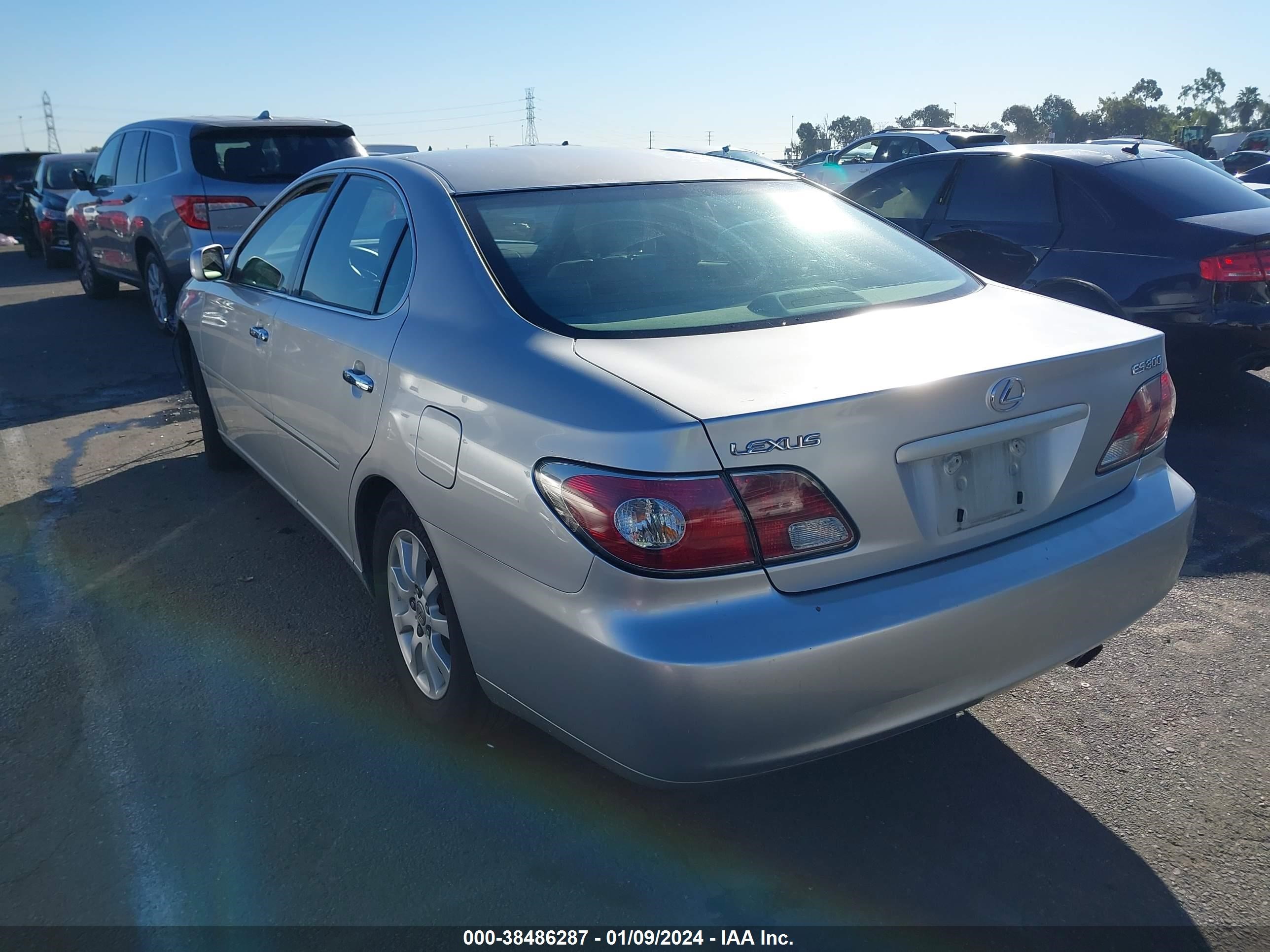 Photo 2 VIN: JTHBF30G825004551 - LEXUS ES 