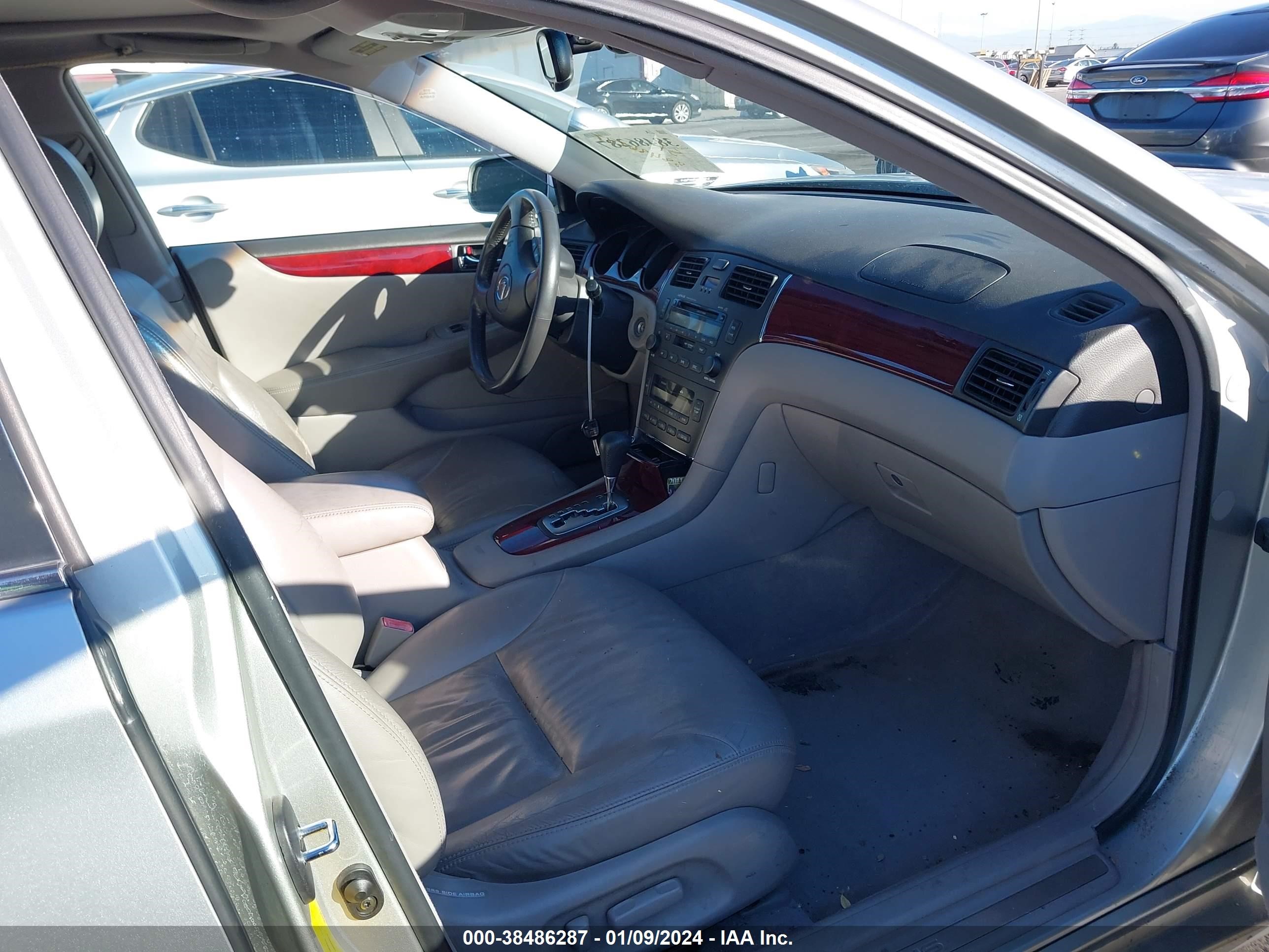 Photo 4 VIN: JTHBF30G825004551 - LEXUS ES 