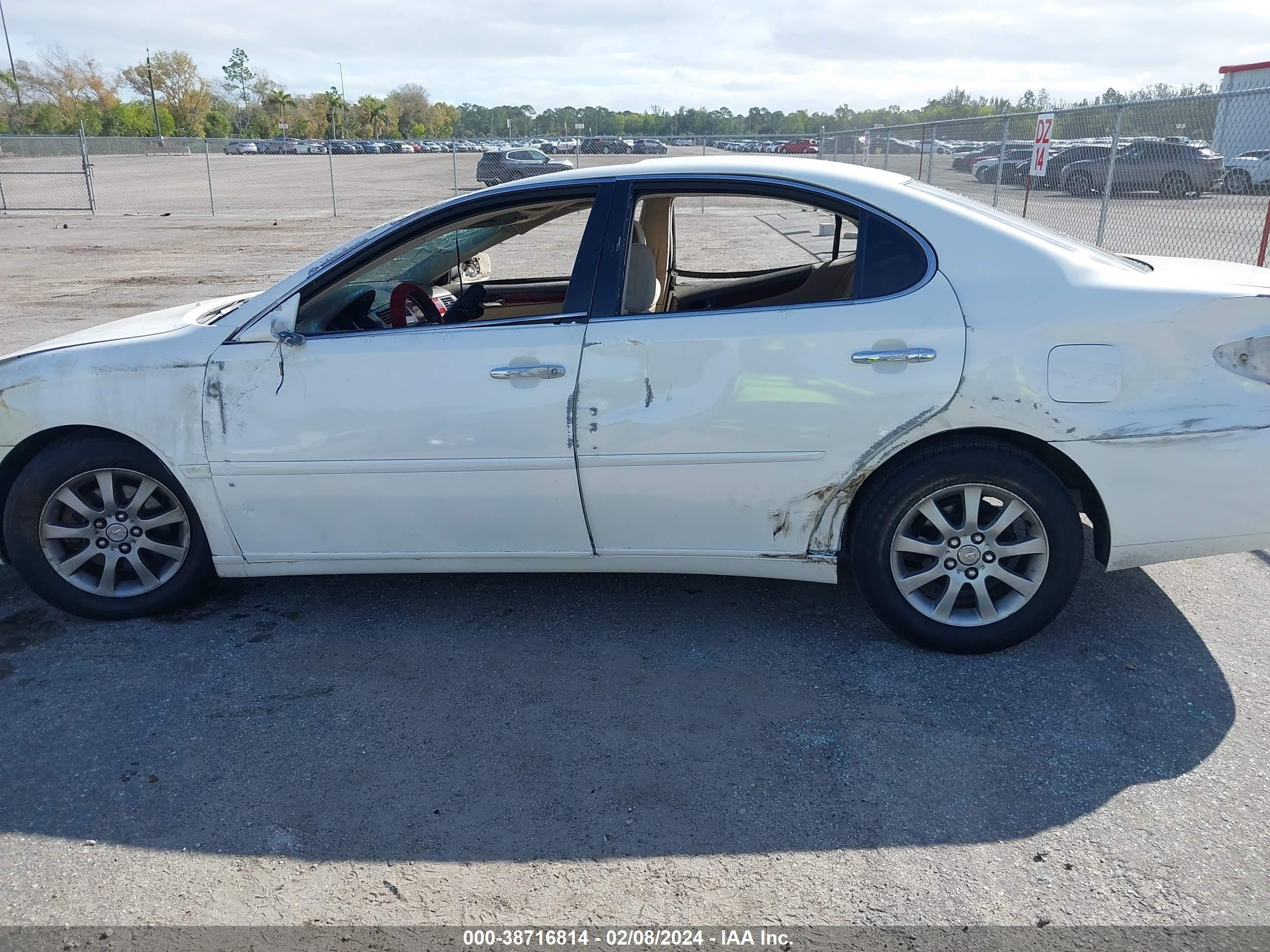 Photo 13 VIN: JTHBF30G830124834 - LEXUS ES 