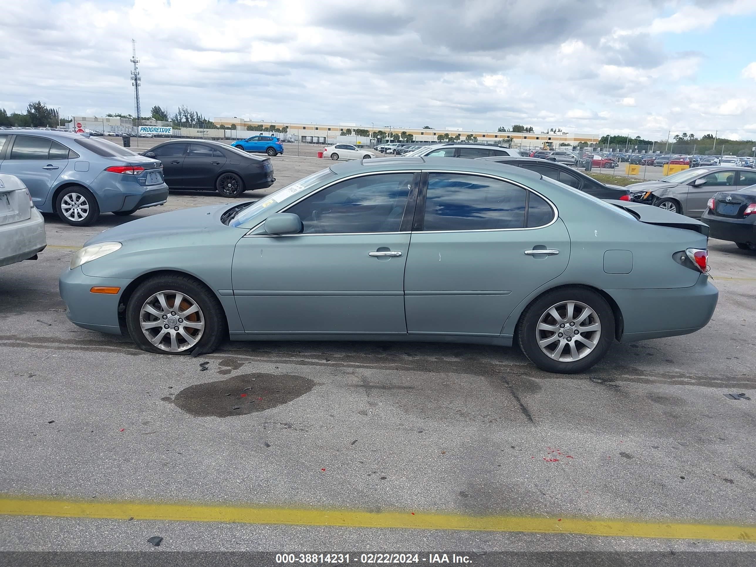 Photo 13 VIN: JTHBF30G920054498 - LEXUS ES 