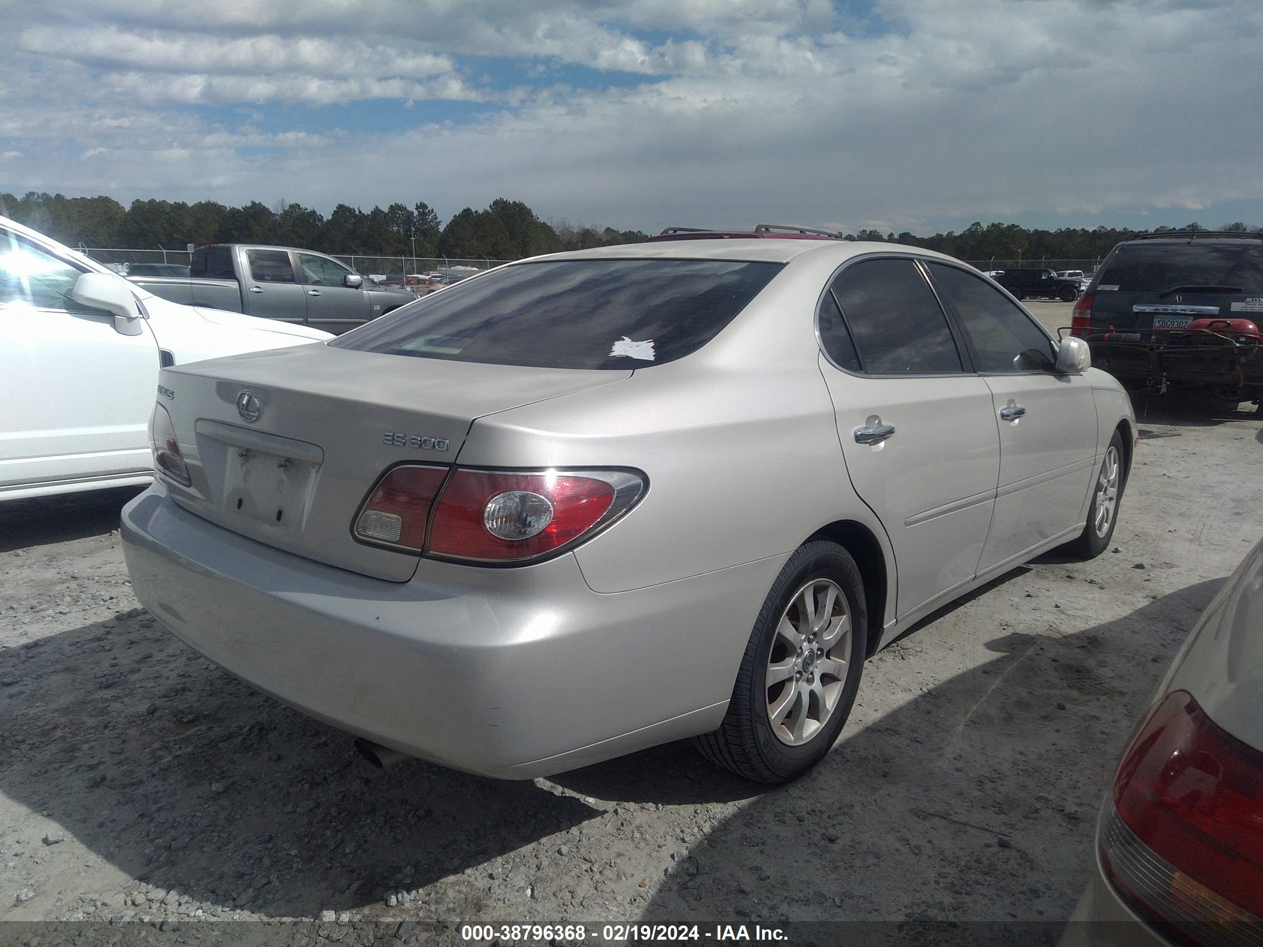 Photo 3 VIN: JTHBF30GX20069947 - LEXUS ES 