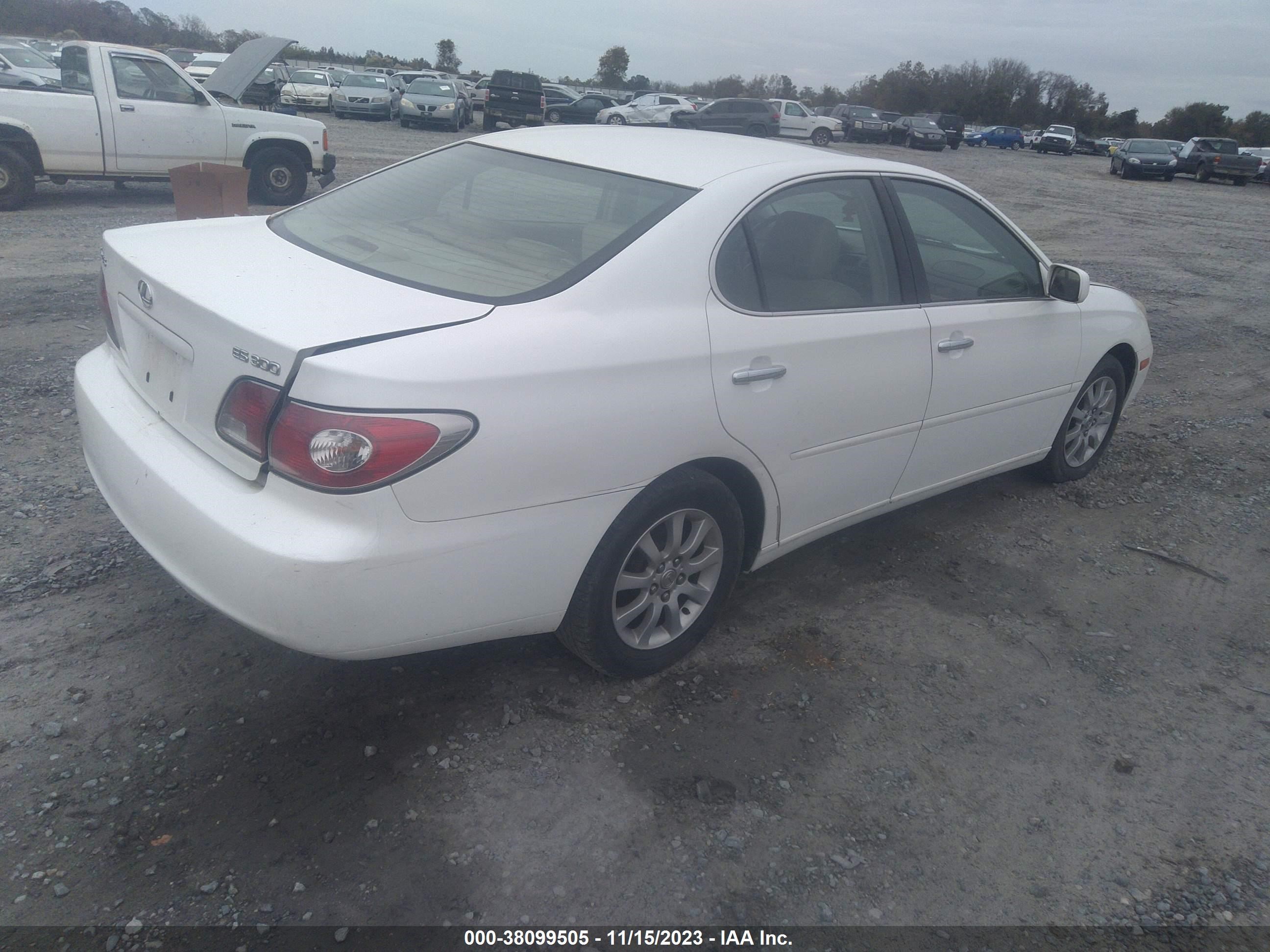 Photo 3 VIN: JTHBF30GX36003851 - LEXUS ES 