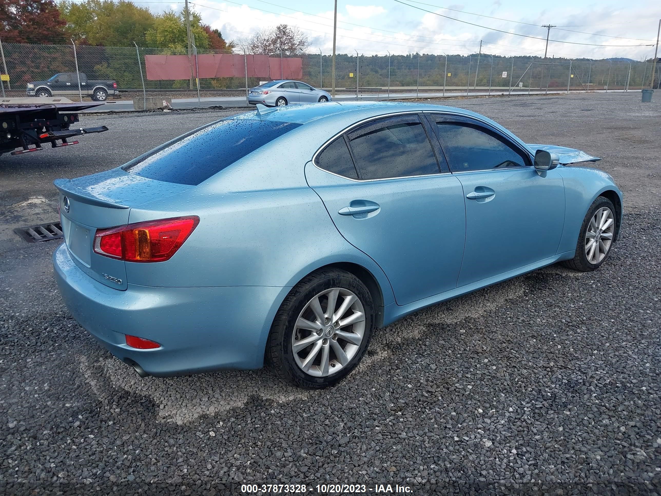 Photo 3 VIN: JTHBF5C20A5113208 - LEXUS IS 