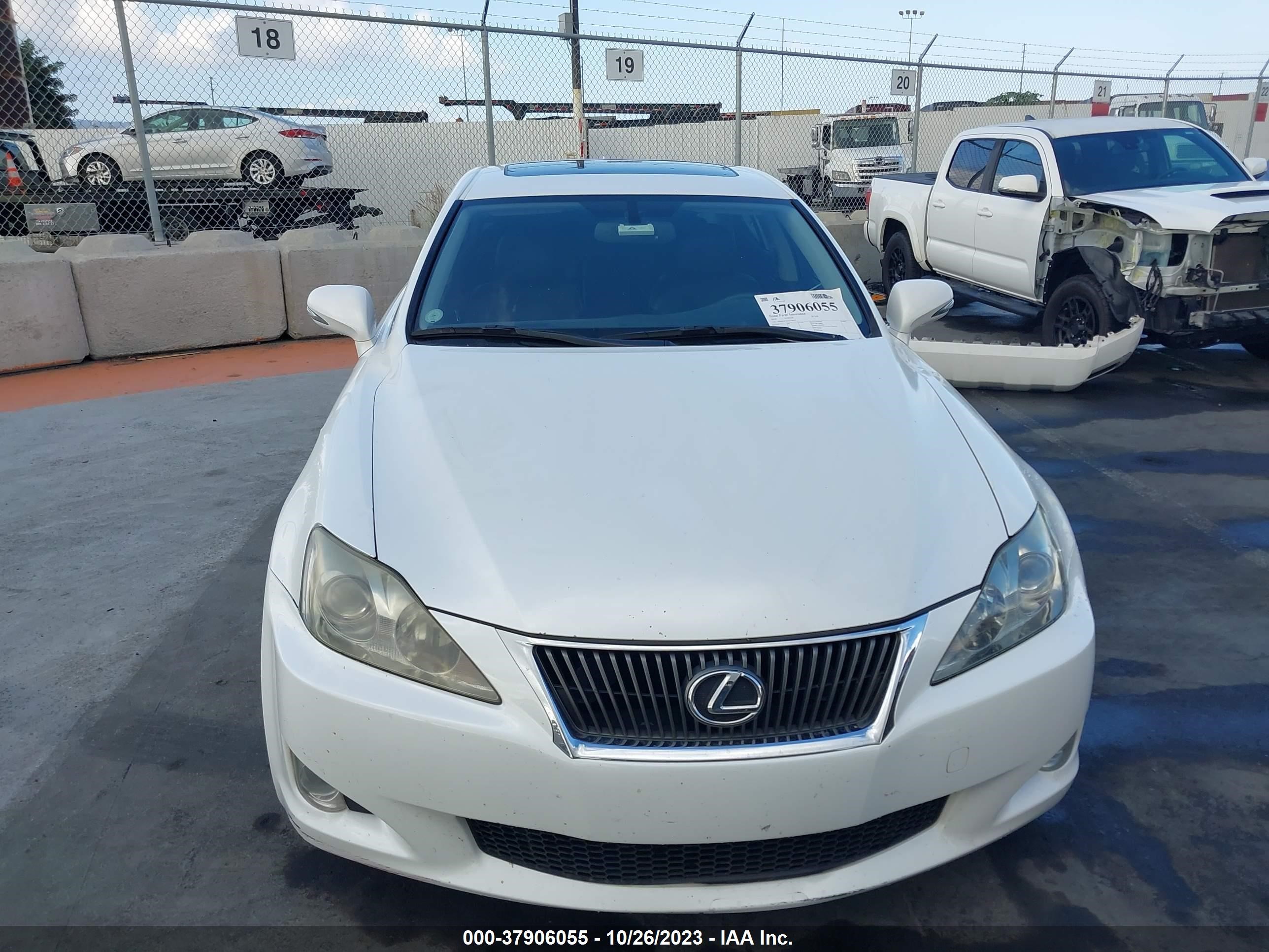 Photo 11 VIN: JTHBF5C20A5118019 - LEXUS IS 