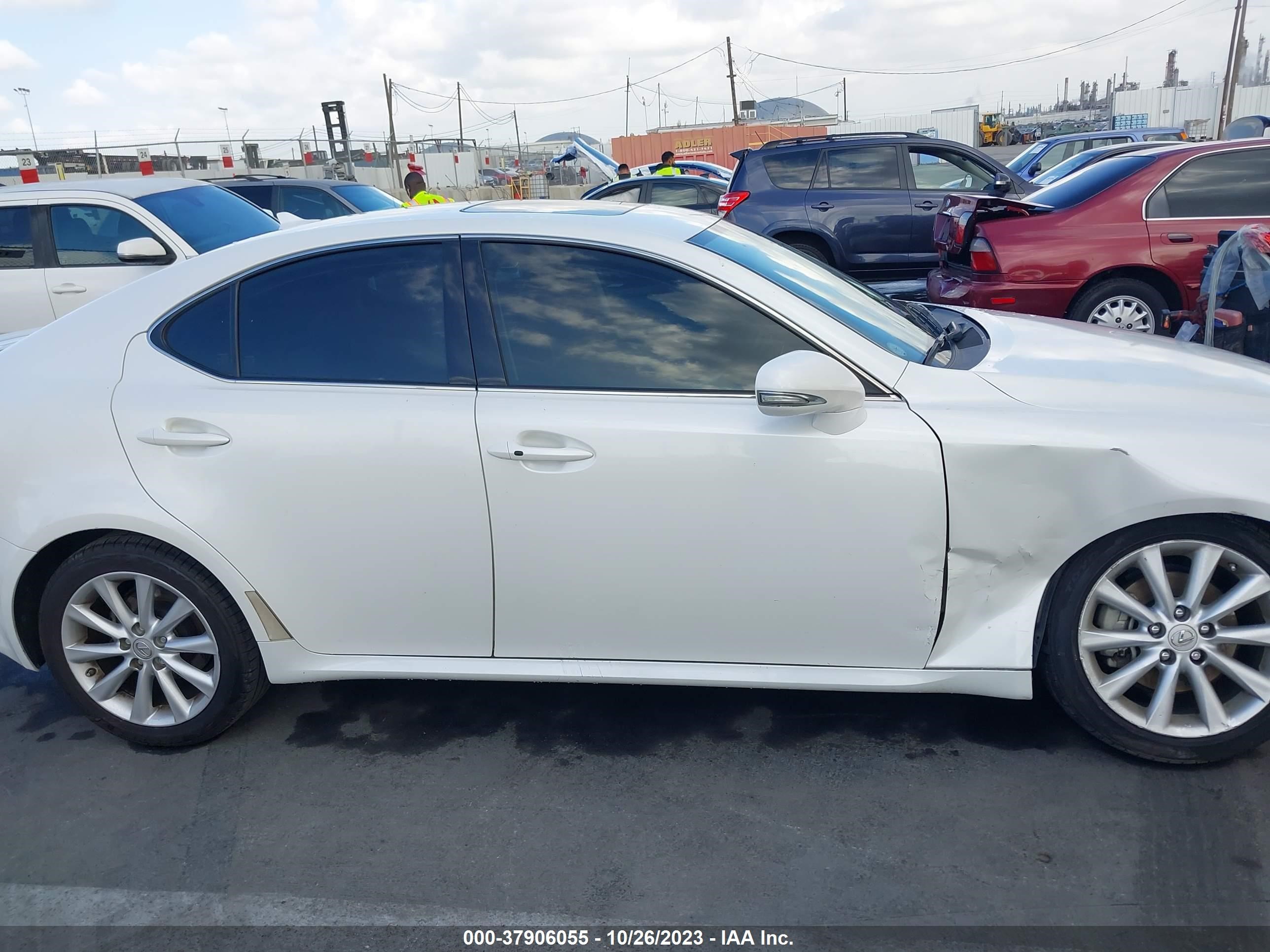 Photo 12 VIN: JTHBF5C20A5118019 - LEXUS IS 