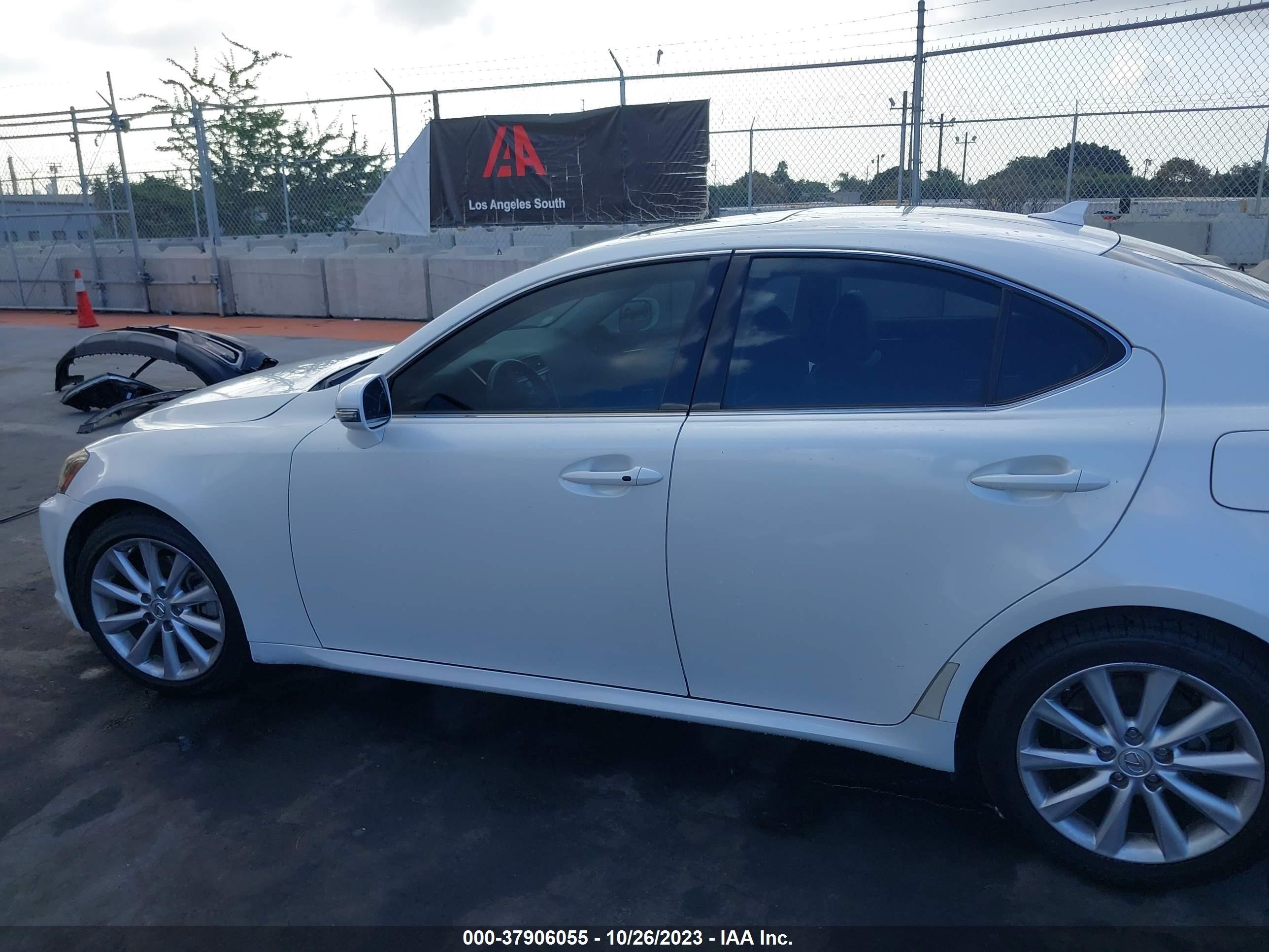 Photo 13 VIN: JTHBF5C20A5118019 - LEXUS IS 