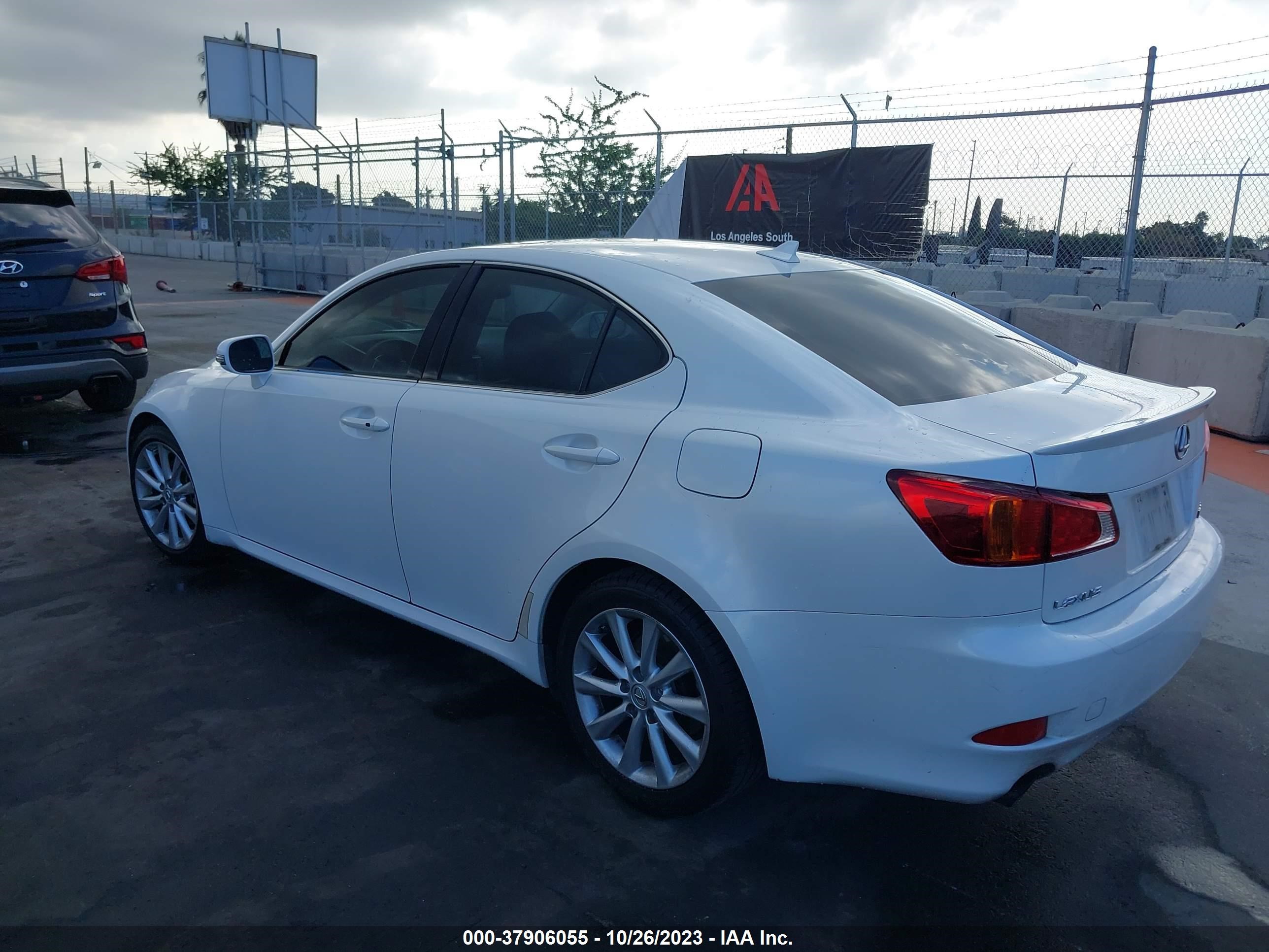 Photo 2 VIN: JTHBF5C20A5118019 - LEXUS IS 