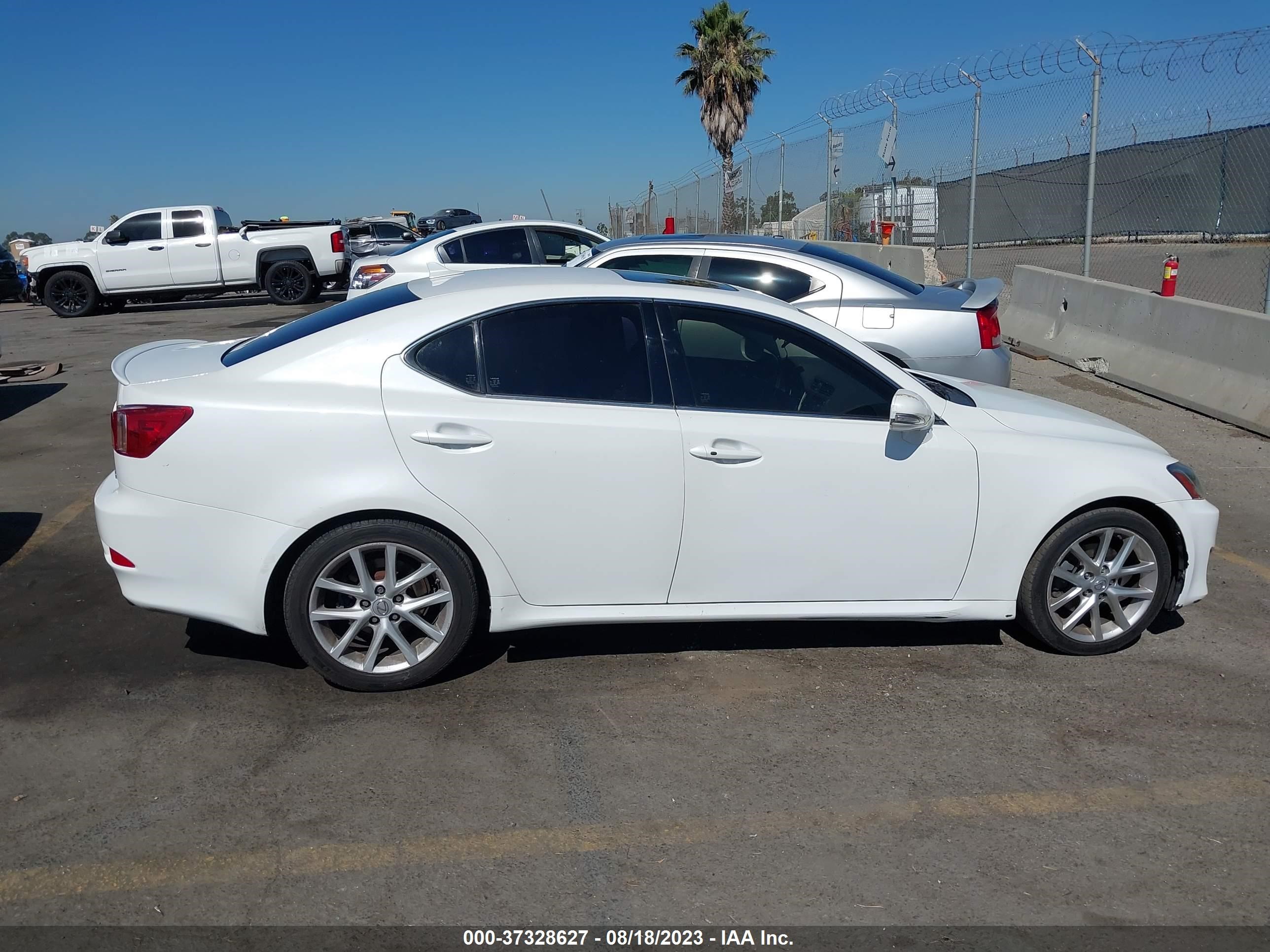 Photo 12 VIN: JTHBF5C20C5165909 - LEXUS IS 