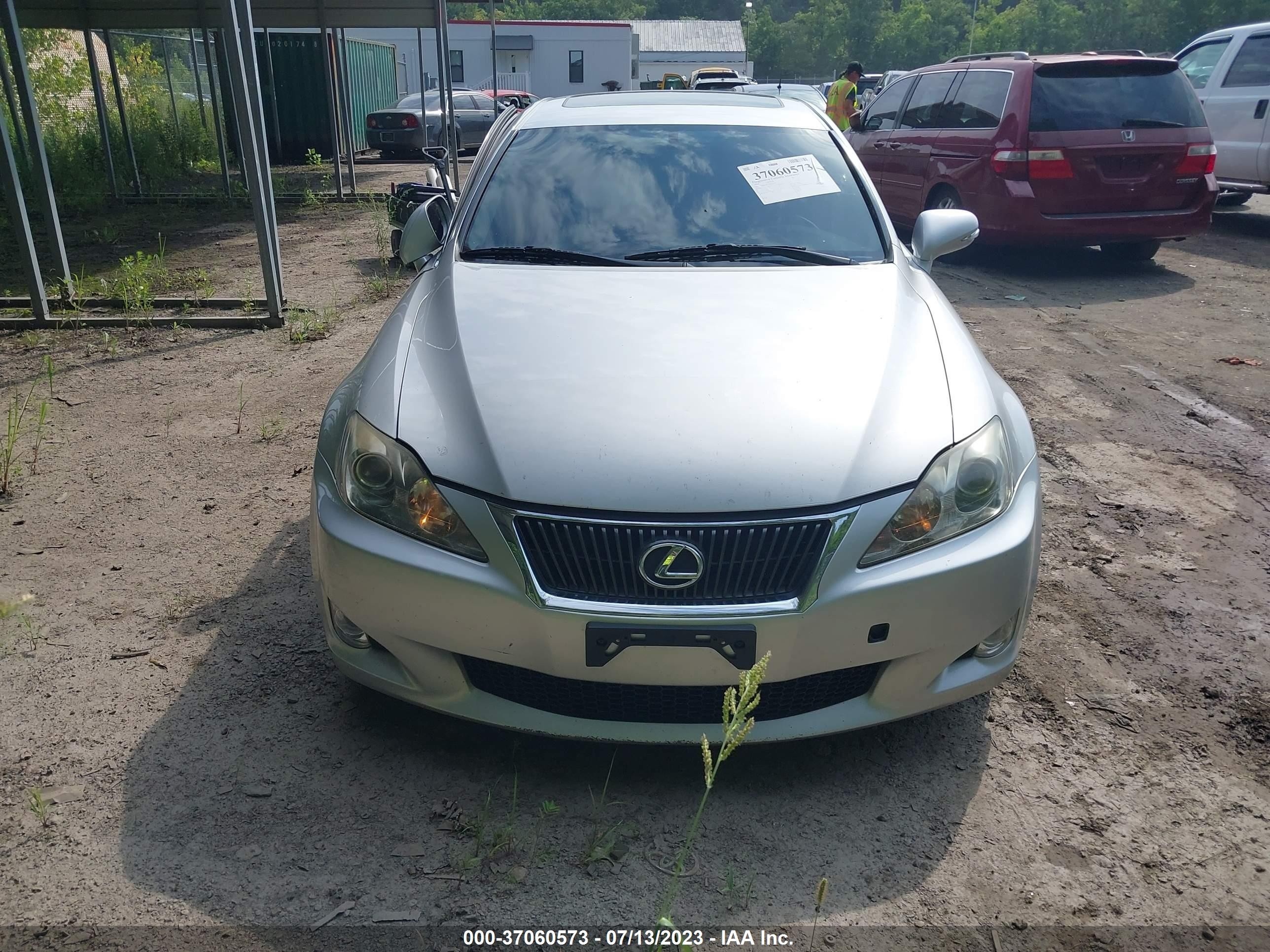 Photo 11 VIN: JTHBF5C21A5112052 - LEXUS IS 