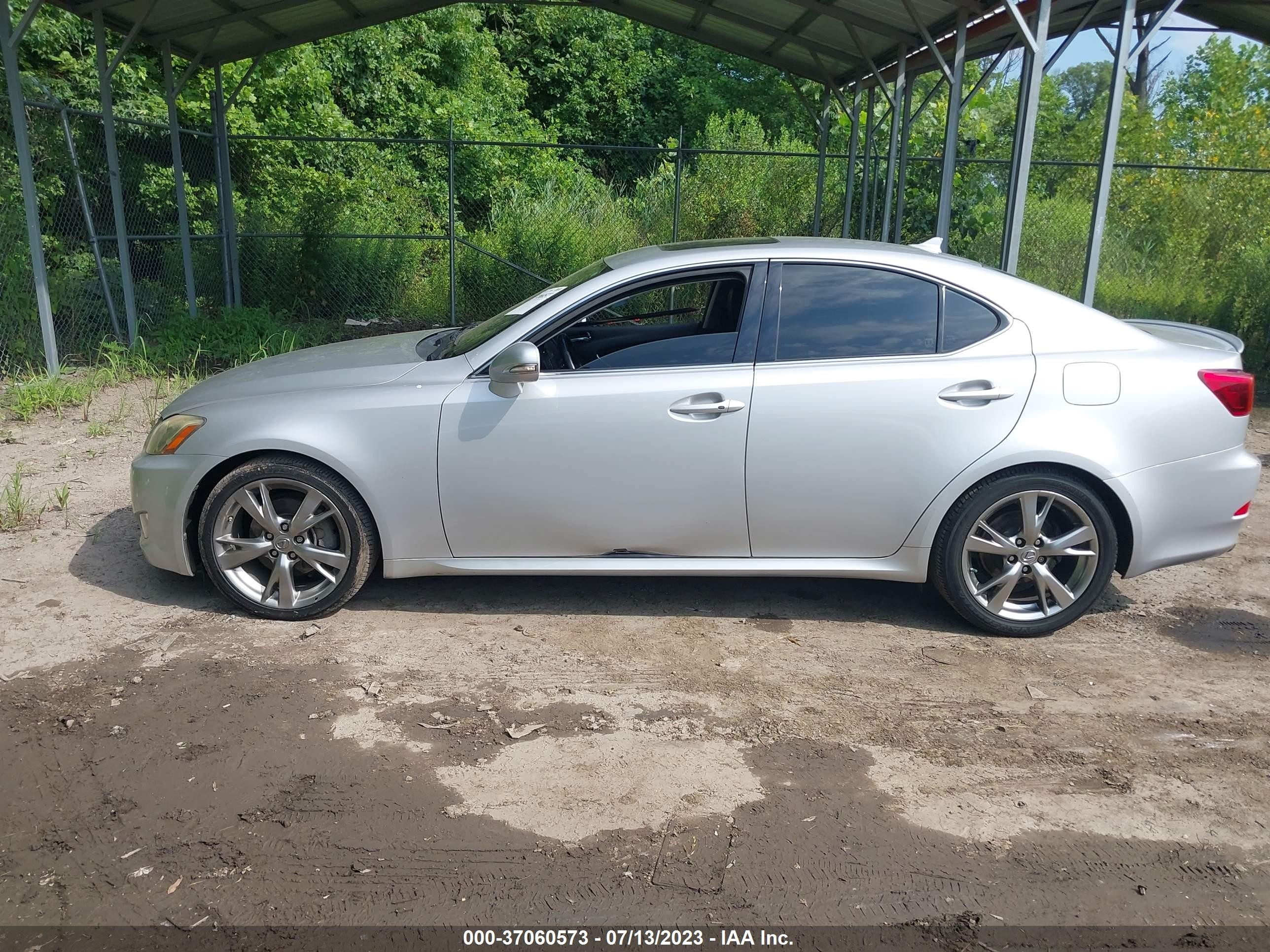 Photo 13 VIN: JTHBF5C21A5112052 - LEXUS IS 