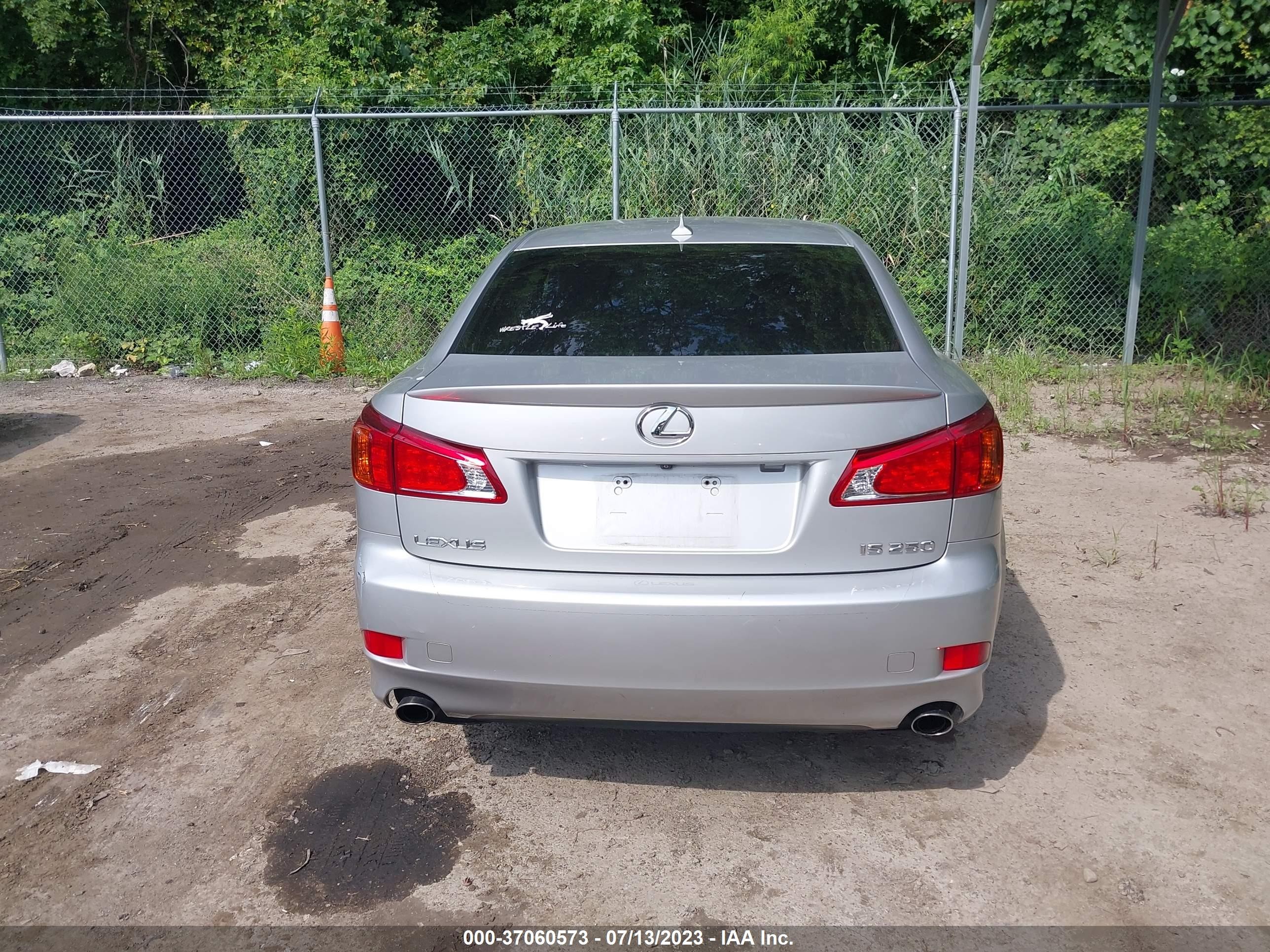 Photo 15 VIN: JTHBF5C21A5112052 - LEXUS IS 