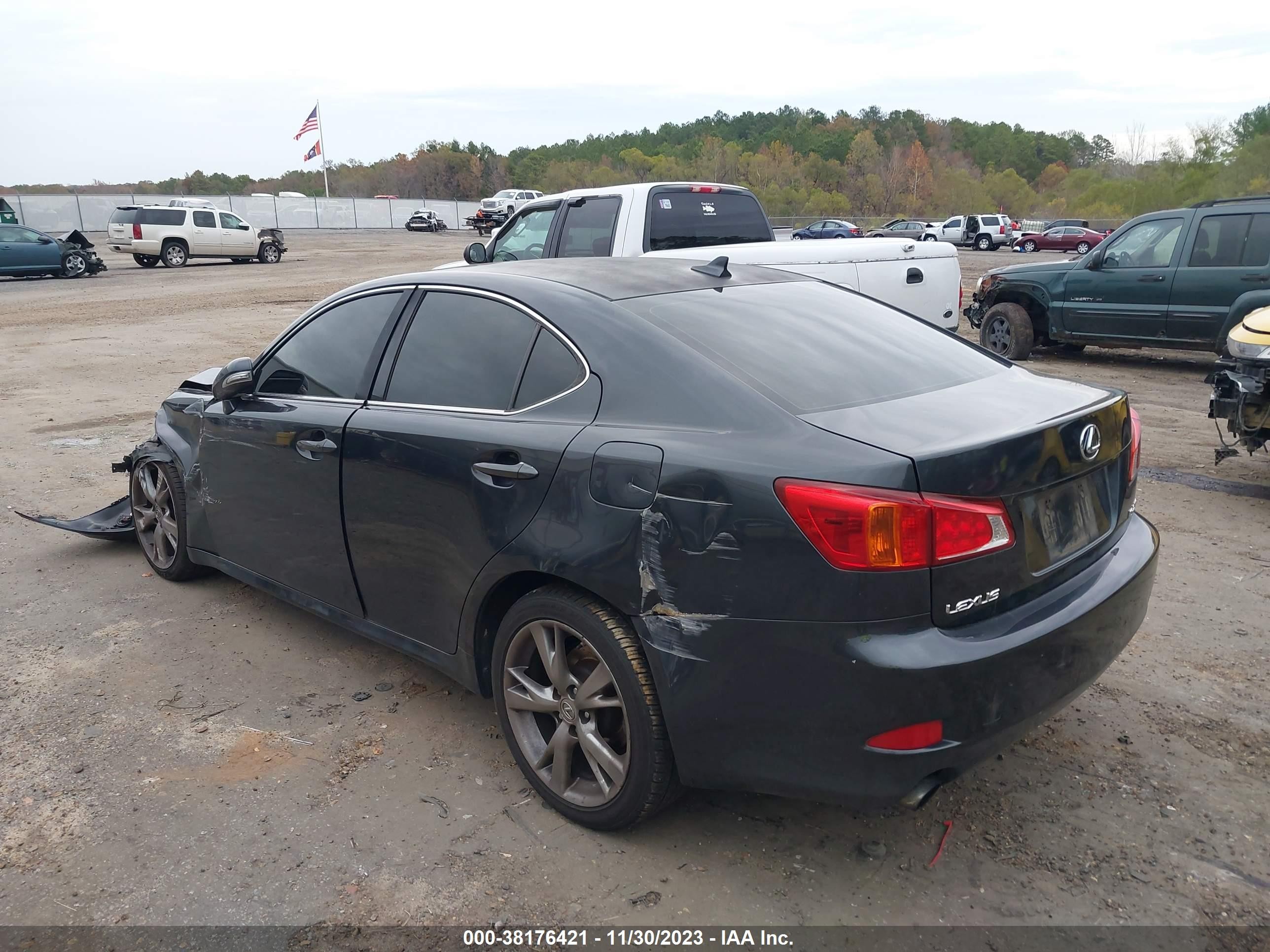 Photo 2 VIN: JTHBF5C22A5110374 - LEXUS IS 