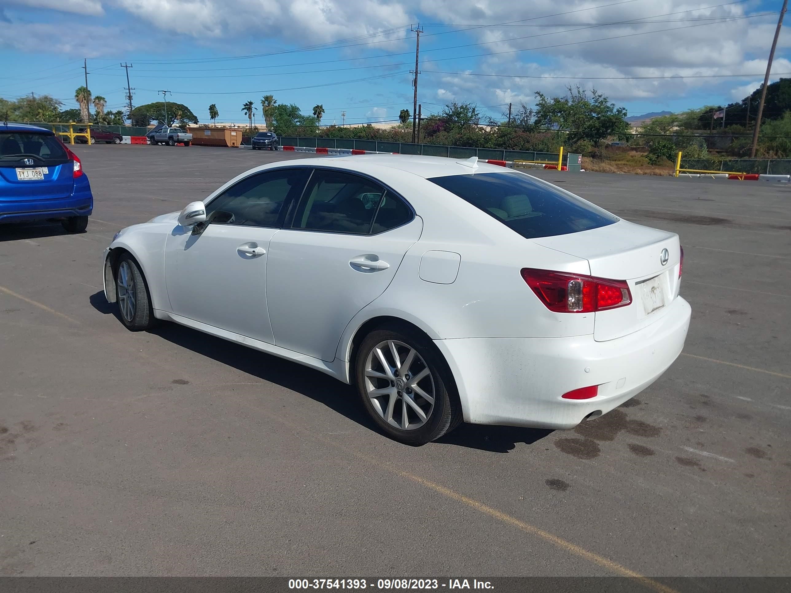 Photo 2 VIN: JTHBF5C23D5193463 - LEXUS IS 