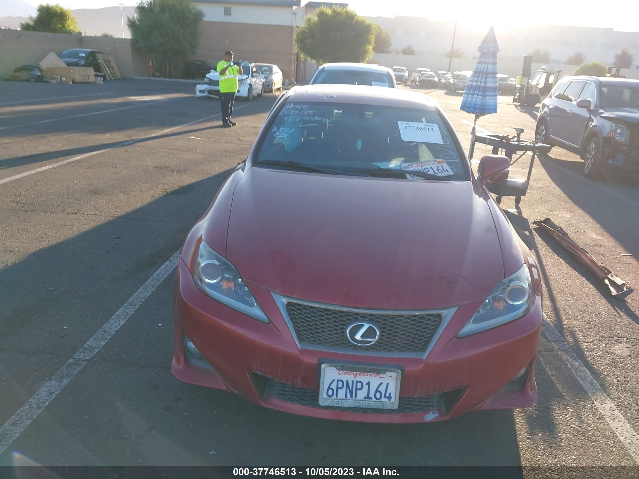 Photo 12 VIN: JTHBF5C24B5140574 - LEXUS IS 