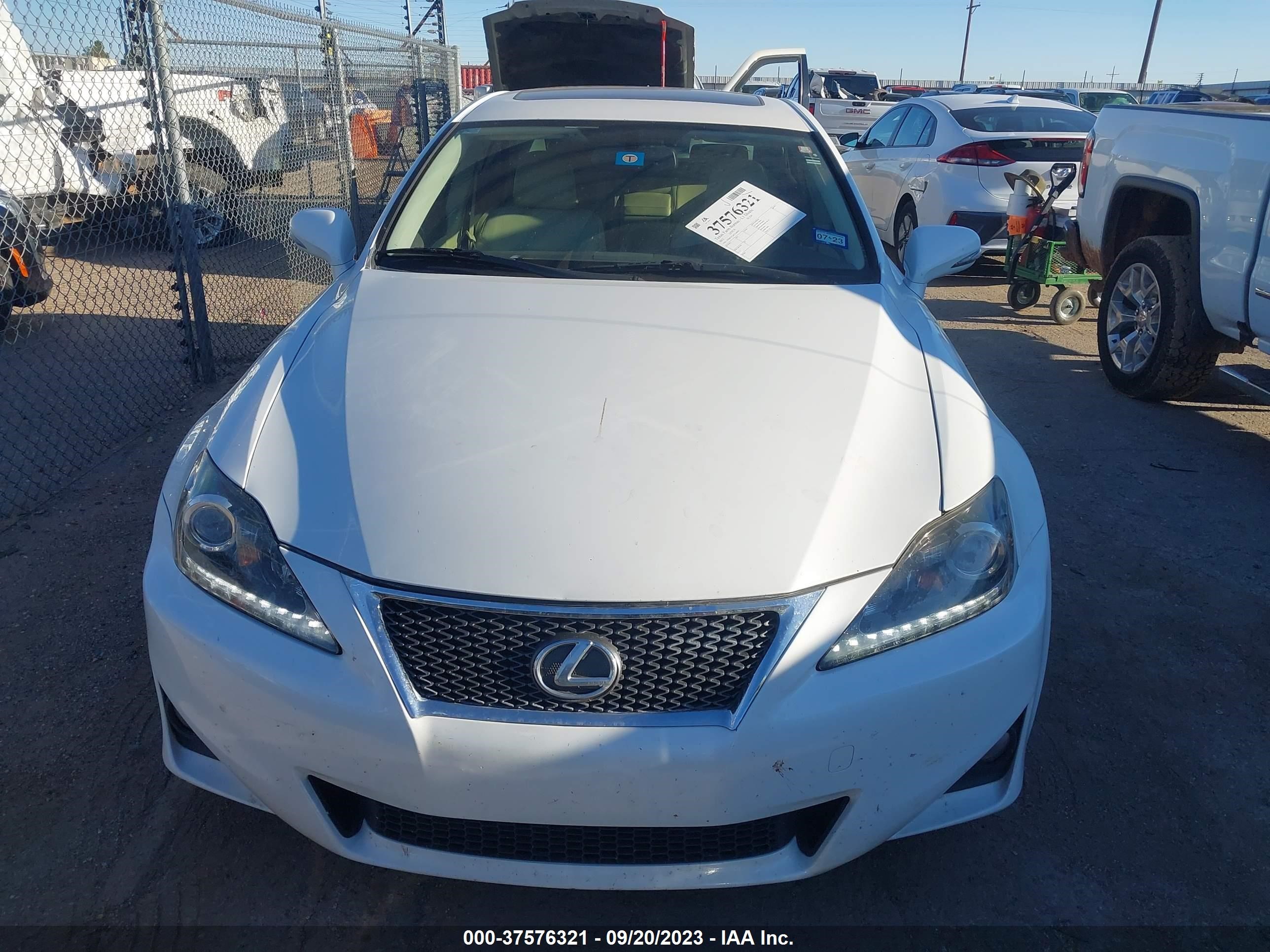 Photo 11 VIN: JTHBF5C24C5168943 - LEXUS IS 