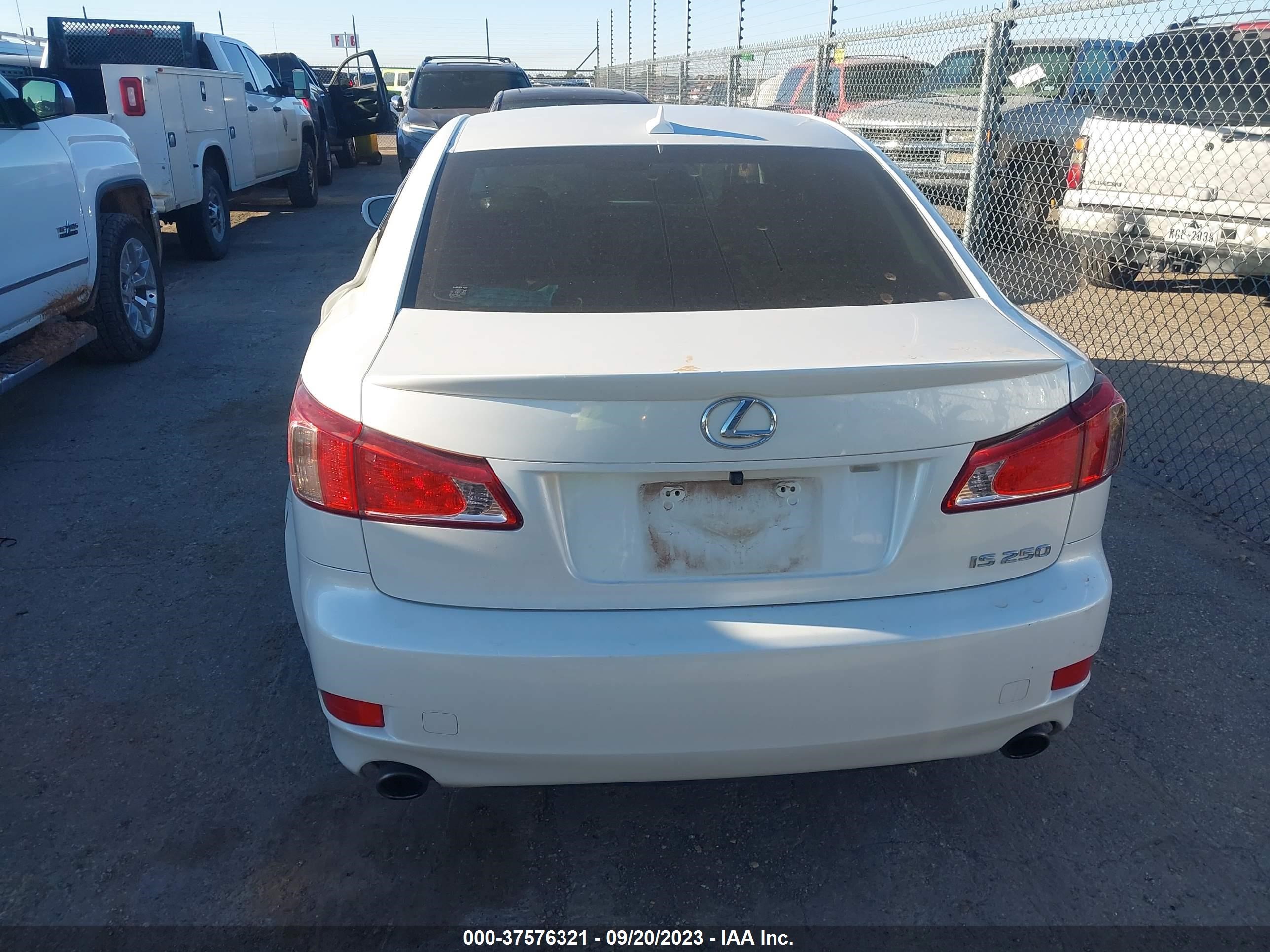 Photo 15 VIN: JTHBF5C24C5168943 - LEXUS IS 