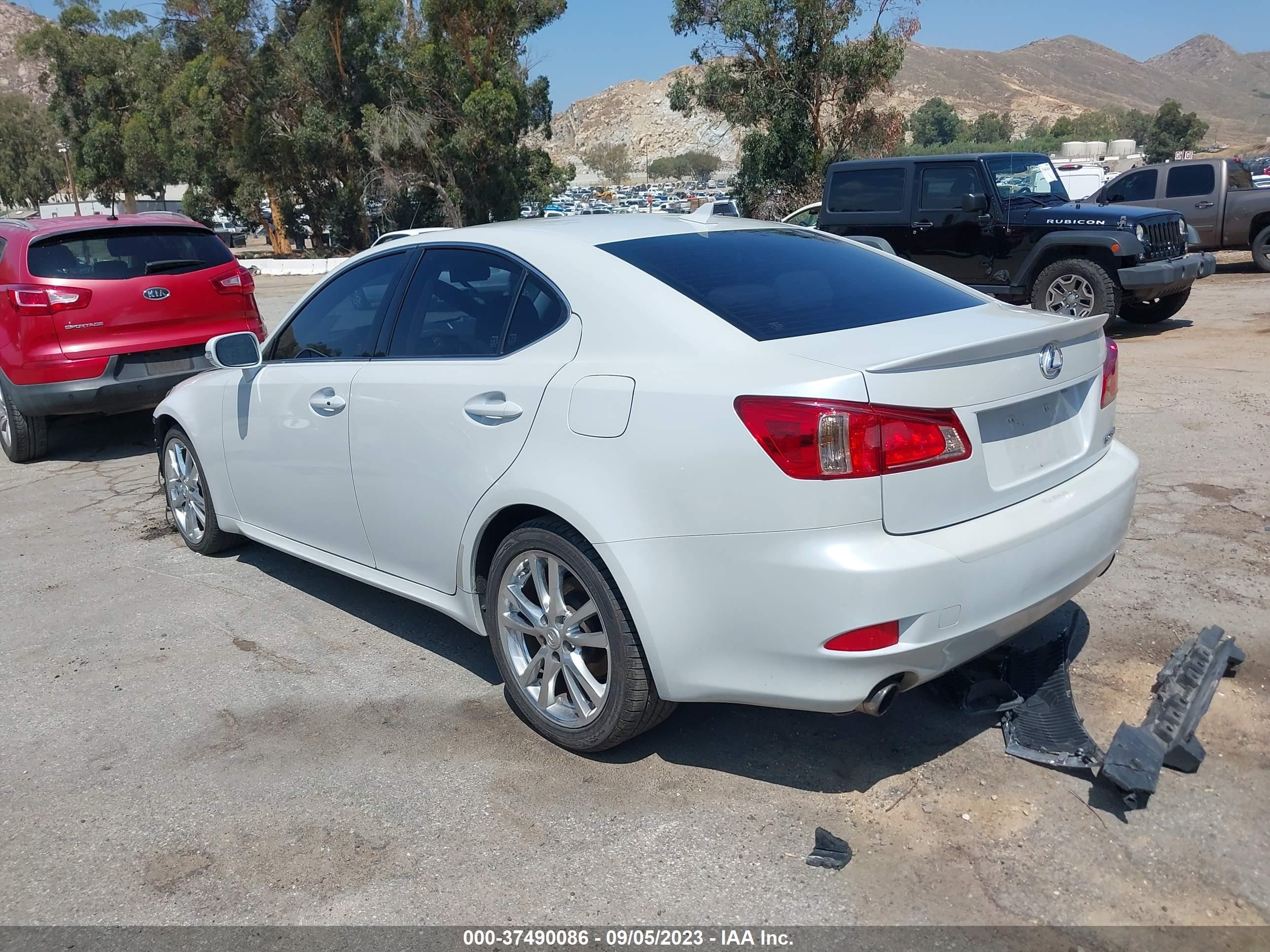 Photo 2 VIN: JTHBF5C28B5144241 - LEXUS IS 