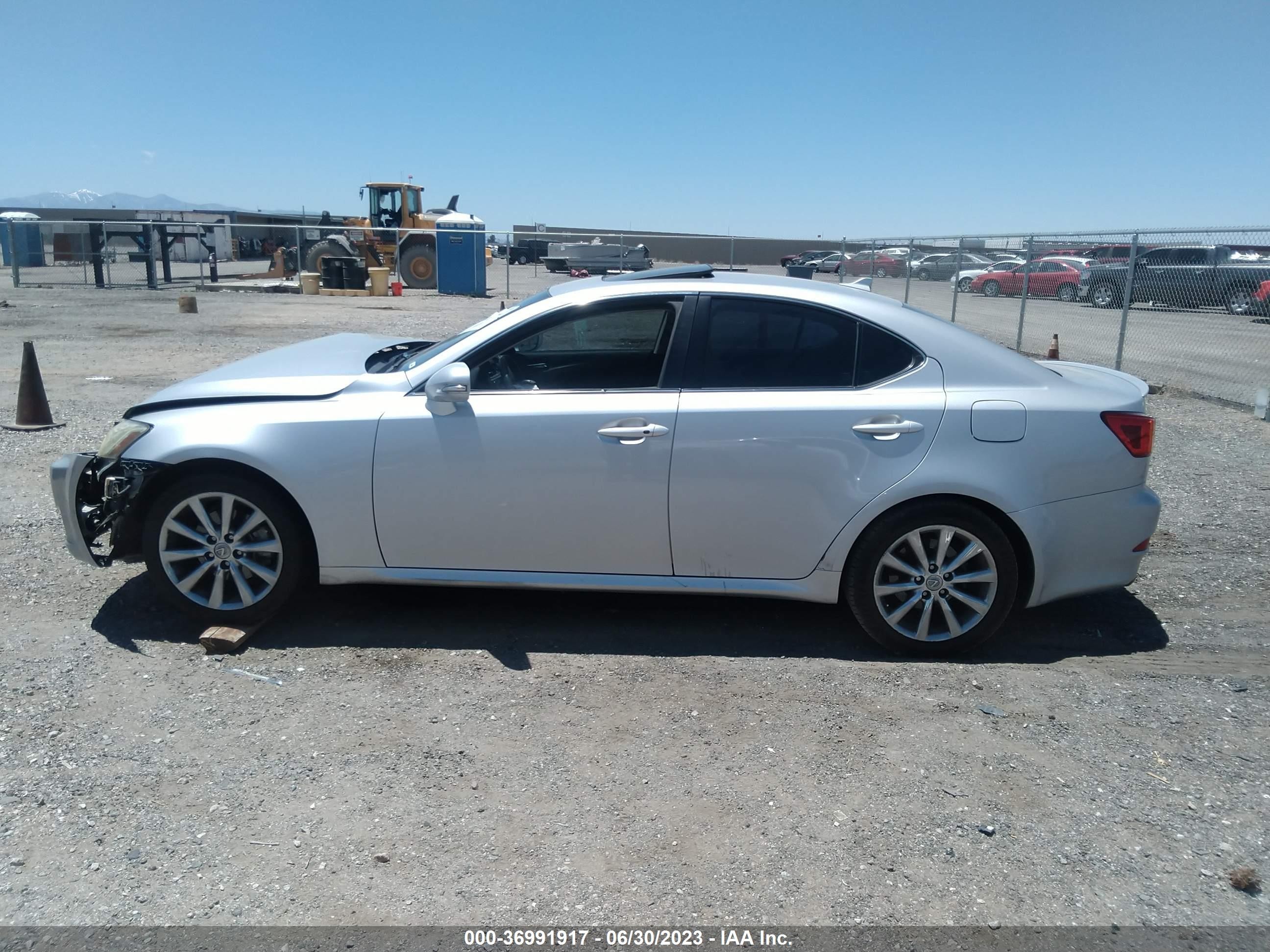 Photo 12 VIN: JTHBF5C29A5117354 - LEXUS IS 