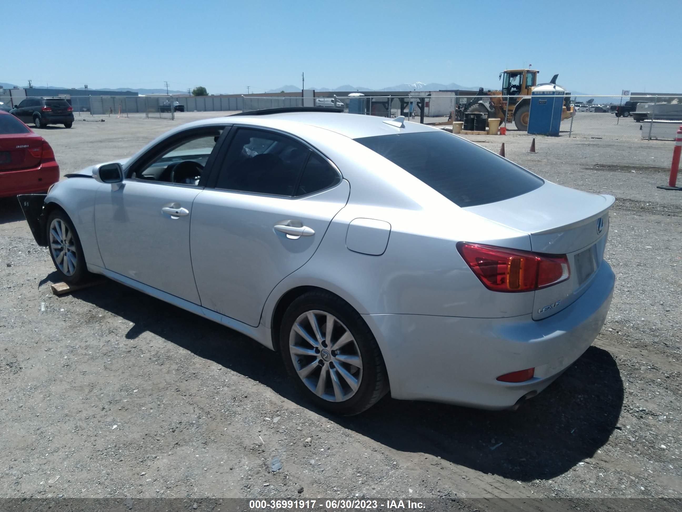 Photo 2 VIN: JTHBF5C29A5117354 - LEXUS IS 